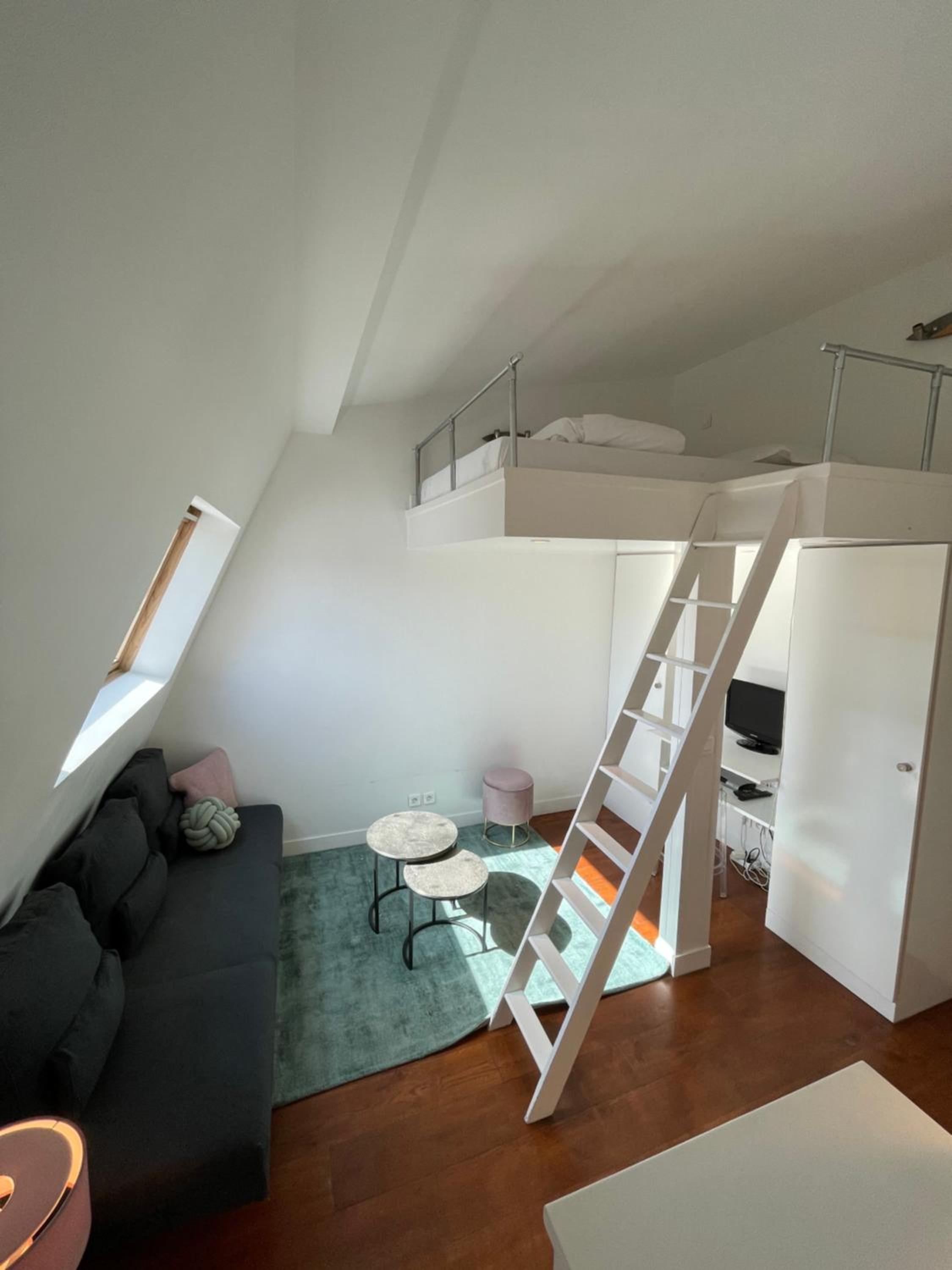 Studio Apartment photo 1
