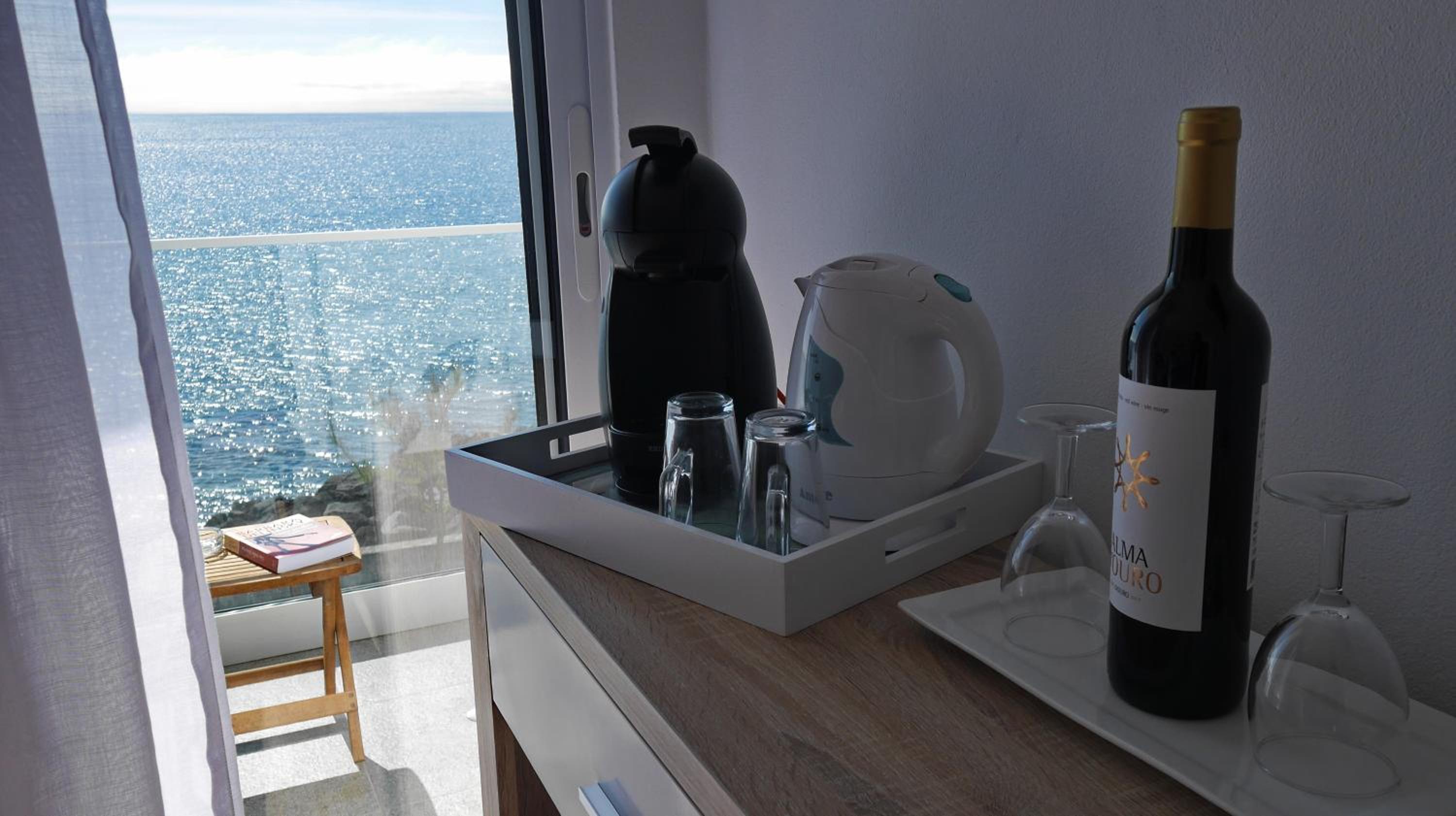Deluxe Double Room with Balcony and Sea View - Photo 7