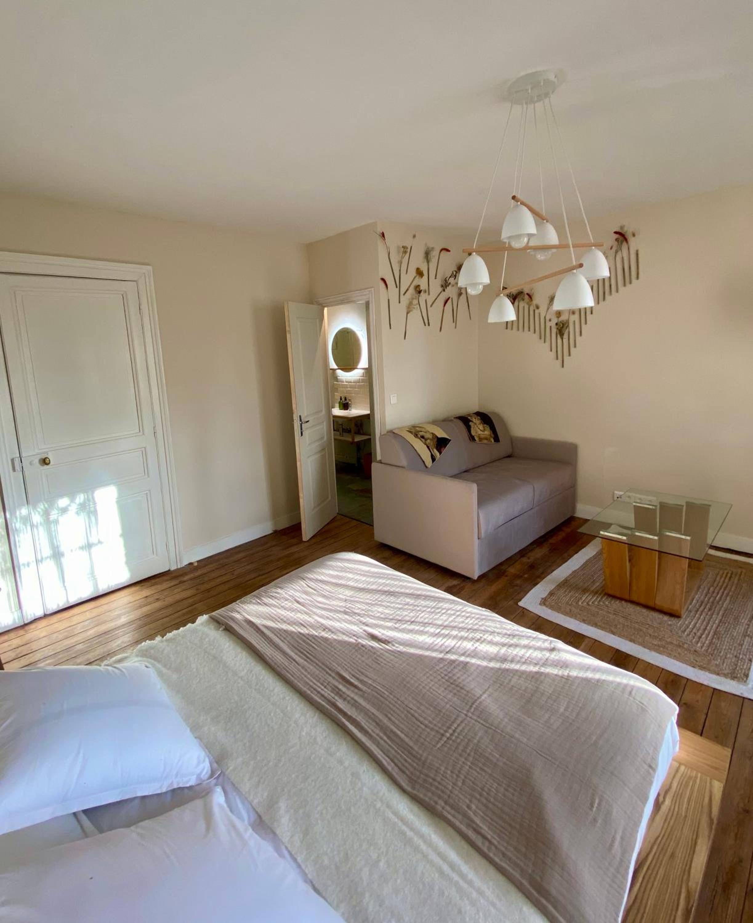 Family Room with Private Bathroom photo 2