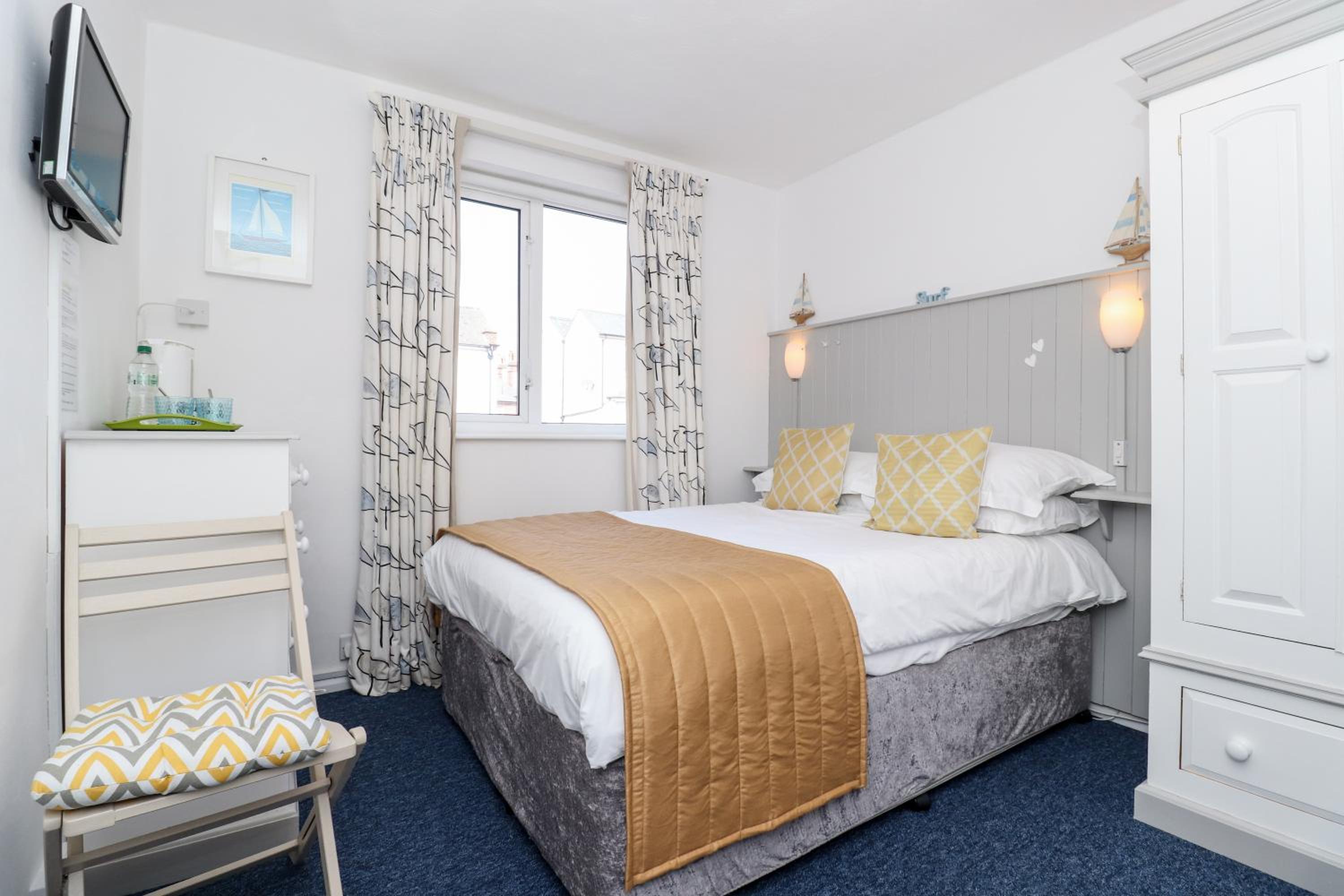 Small Double Room with Private Bathroom