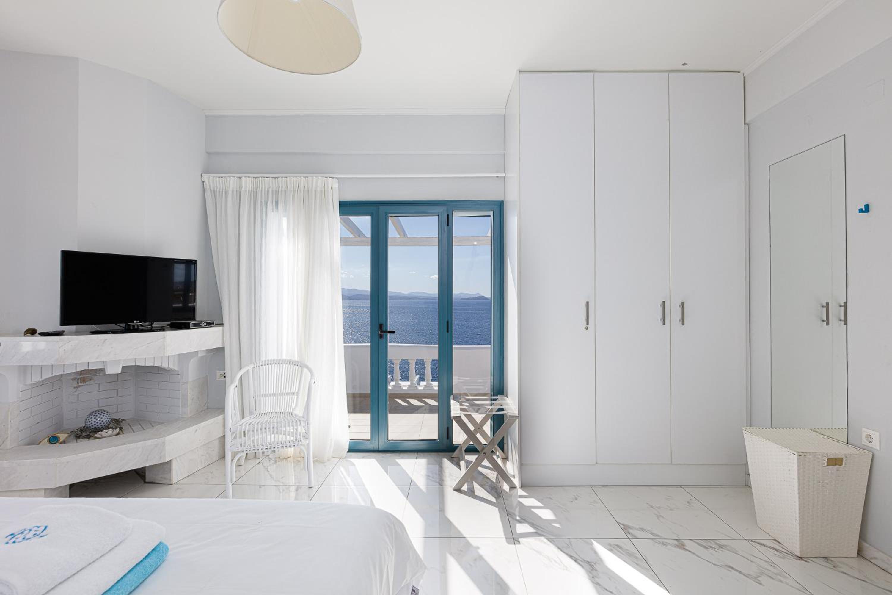 Seven-Bedroom Villa with Private Pool  photo 2