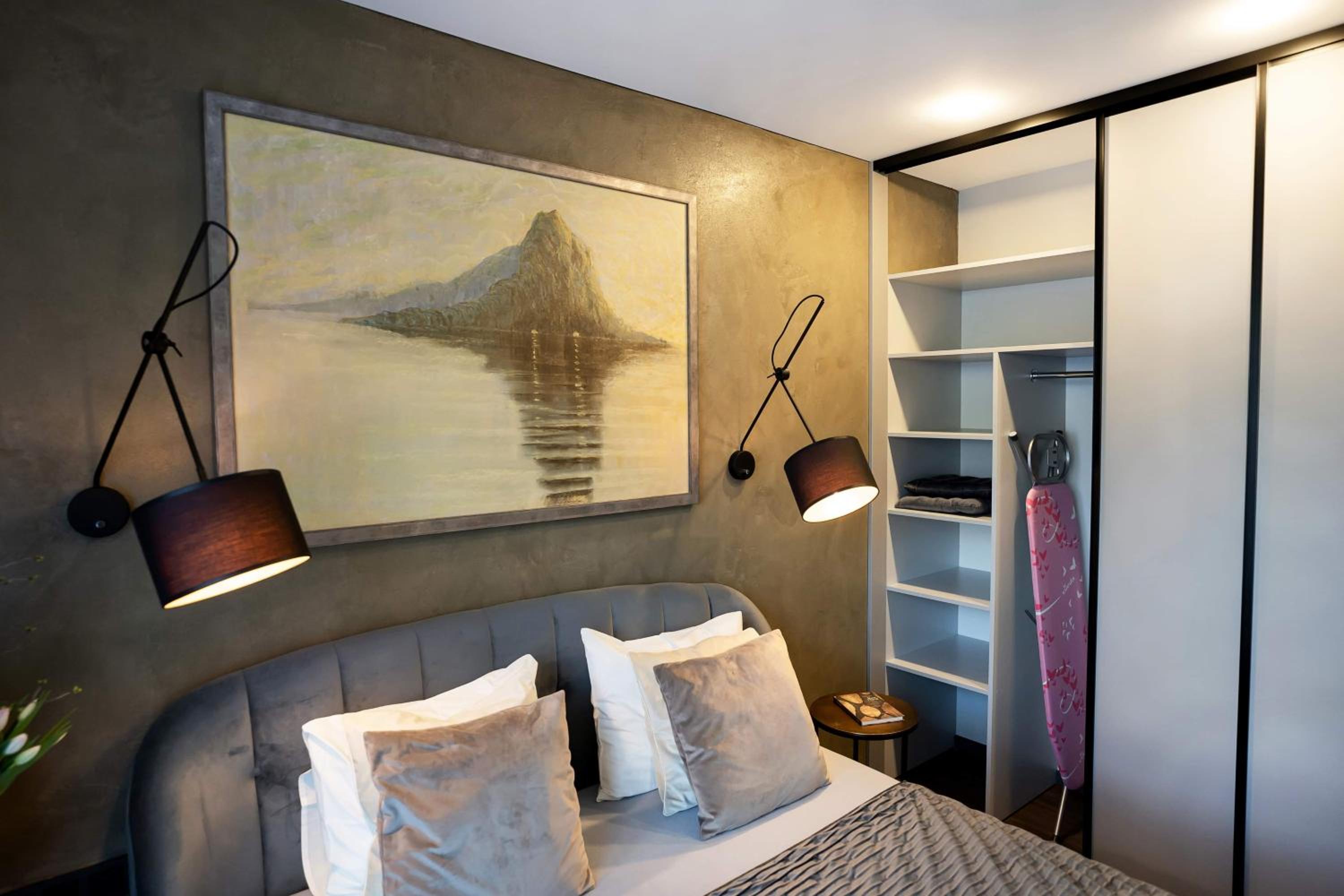 One-Bedroom Apartment - Photo 20