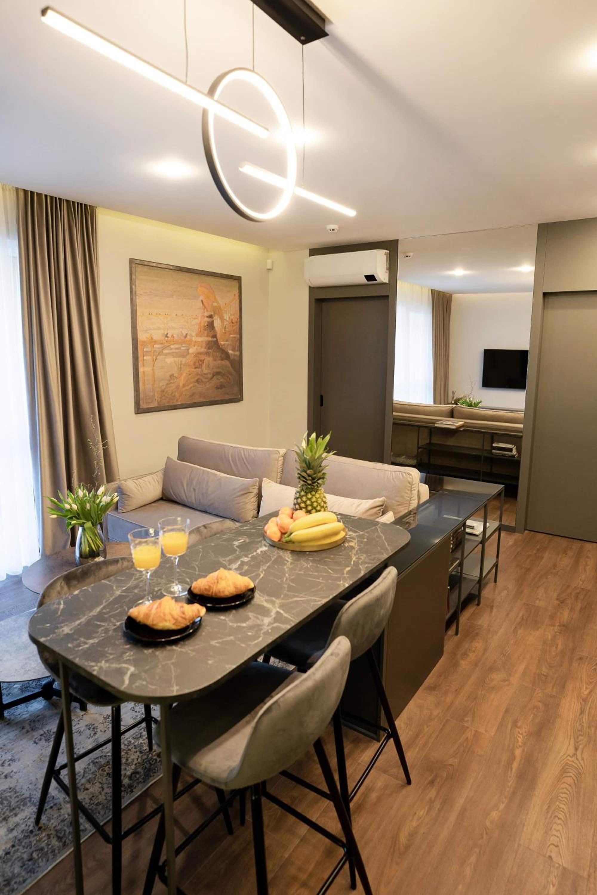One-Bedroom Apartment - Photo 22