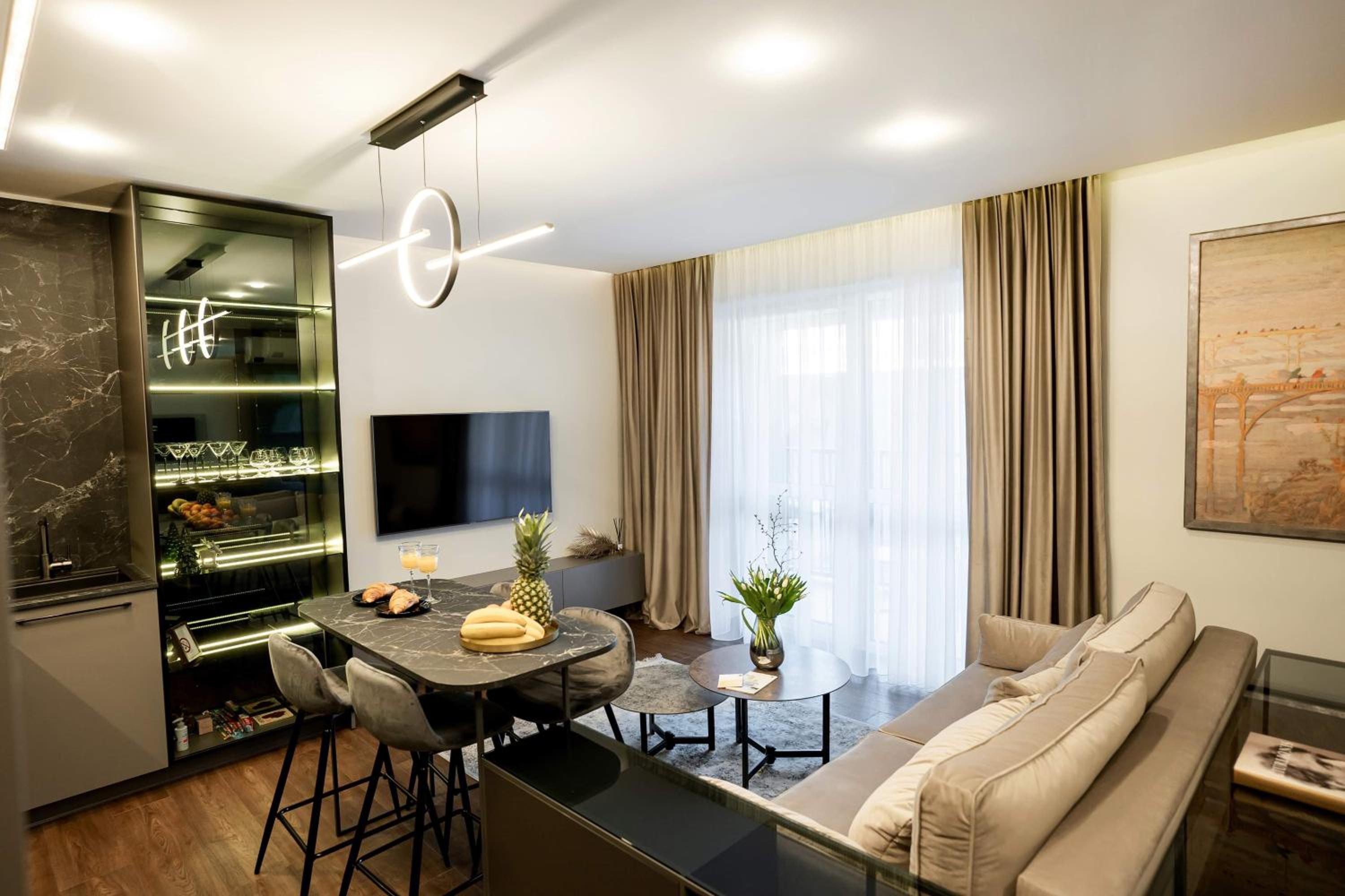 One-Bedroom Apartment - Photo 37