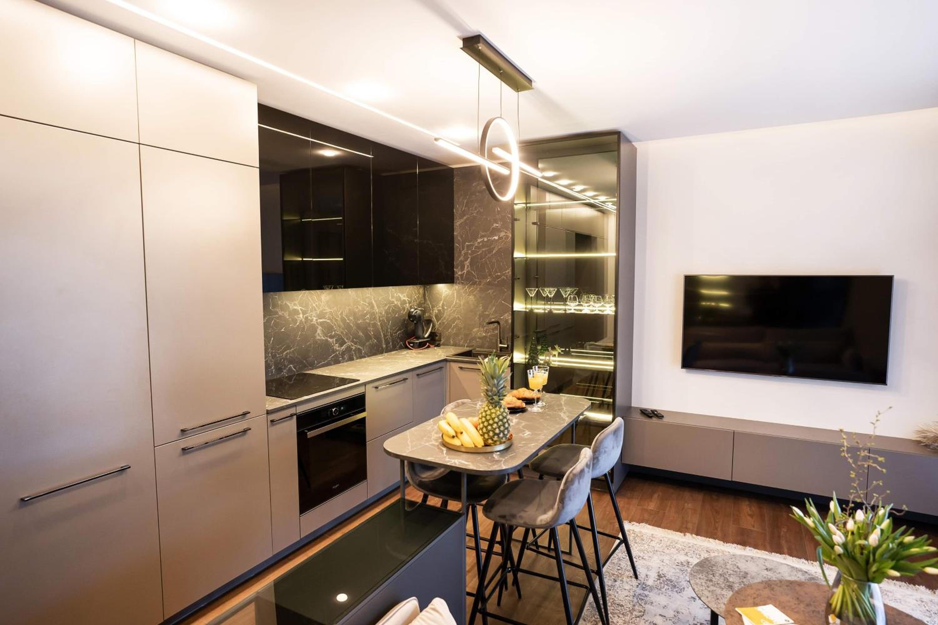 One-Bedroom Apartment - Photo 2