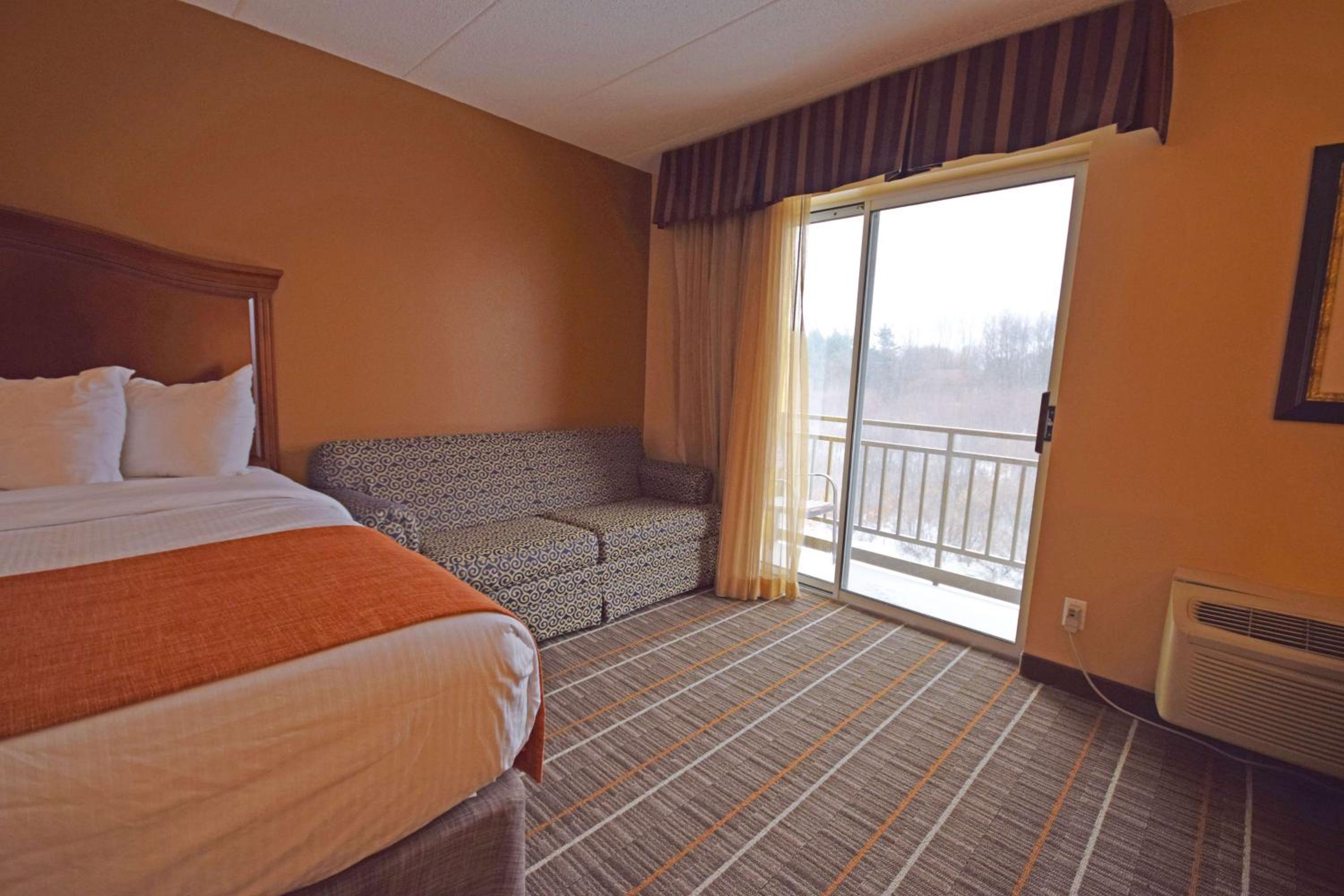 Queen Room with Two Queen Beds - Mobility Accessible/Non-Smoking photo 2