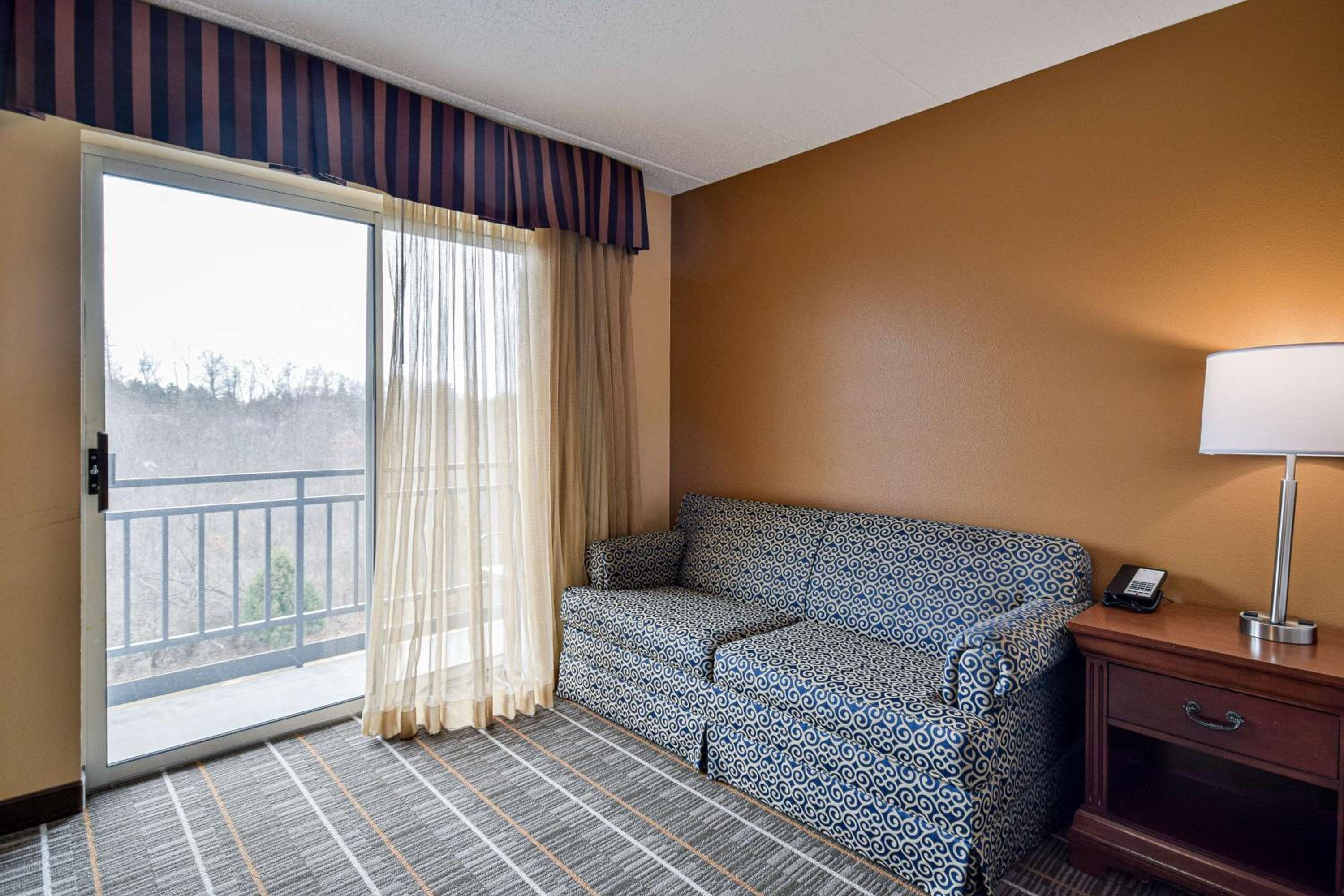 King Room - Non-Smoking photo 2