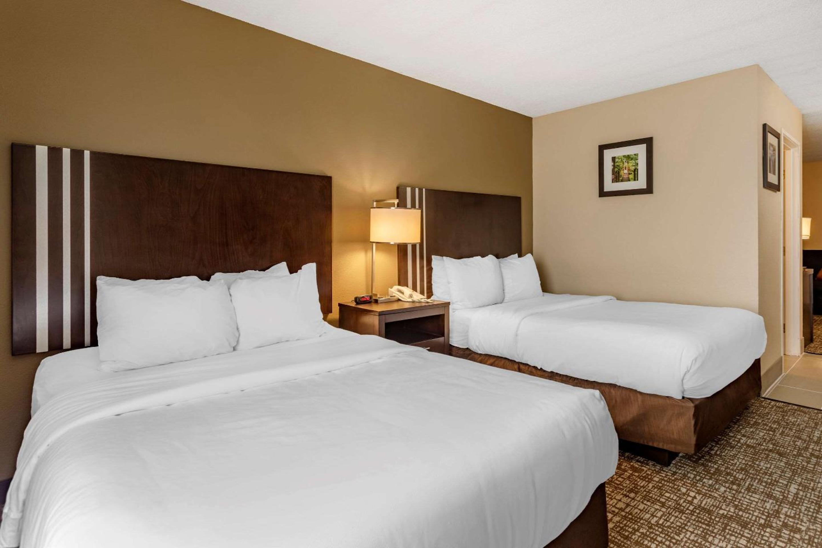 Double Bed Suite with Sitting Area - Photo 1
