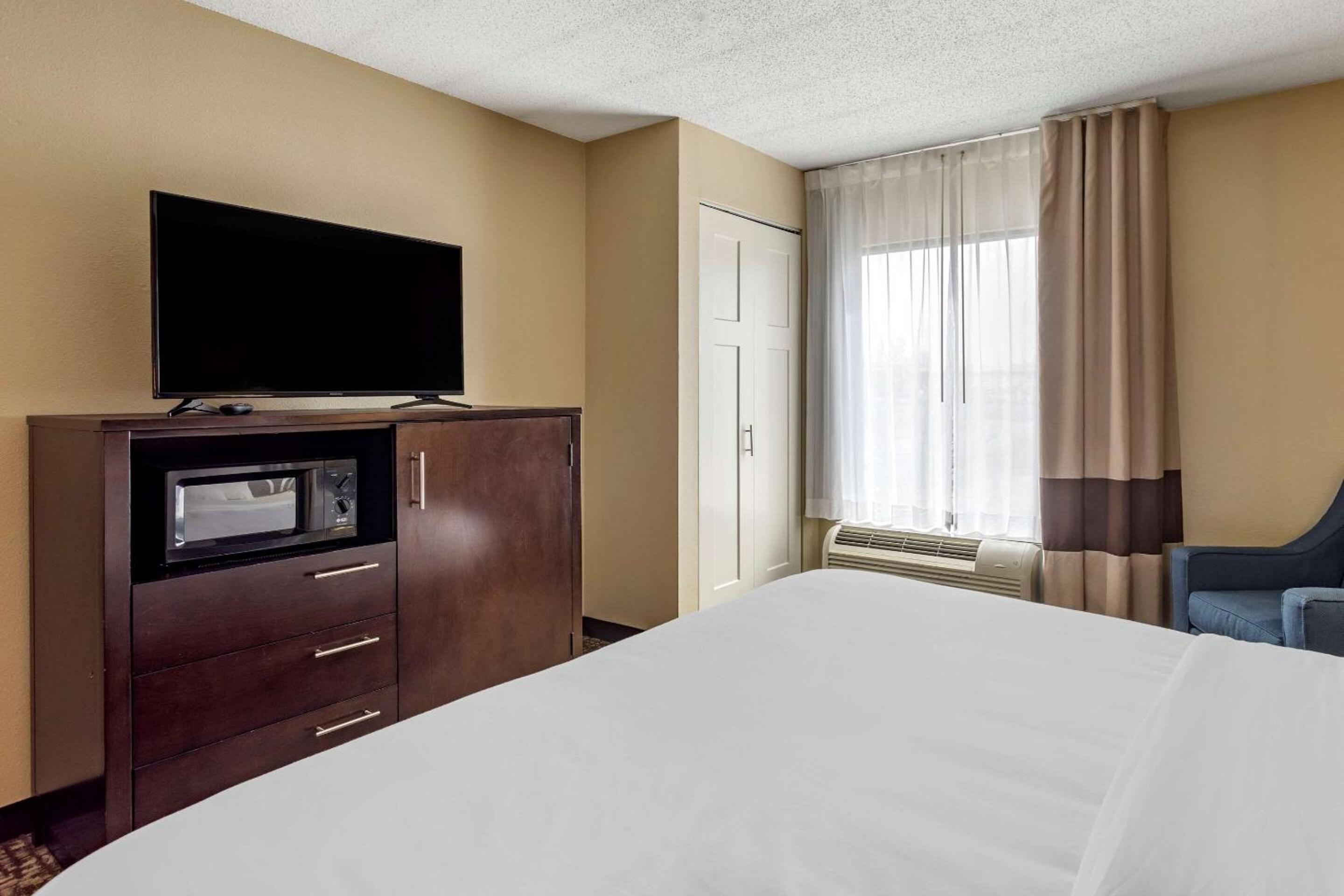 Standard King Room - Photo 4