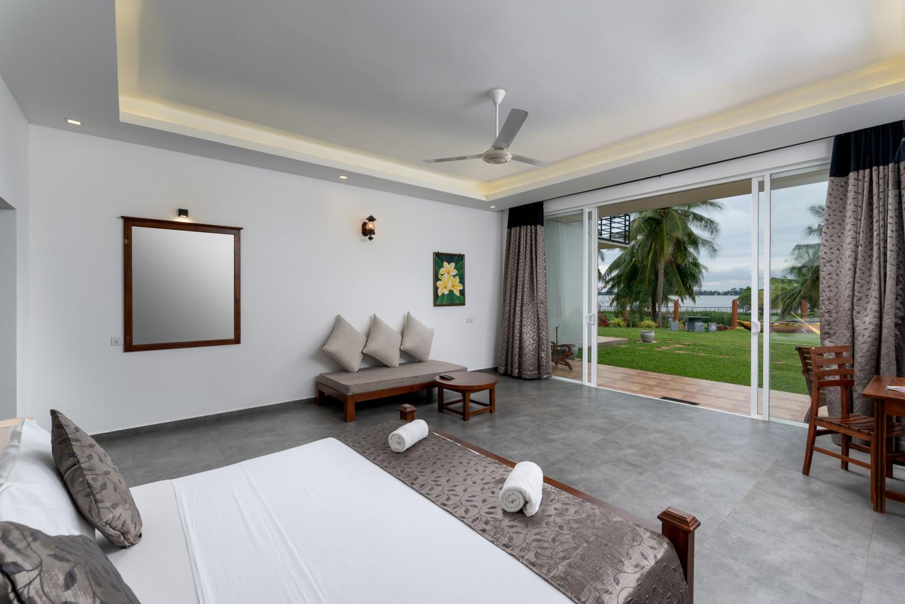 King Room with Lake View (5% off on Food & Beverage, 5% off on Yala Jeep Hire & Free Evening Tea / Coffee)