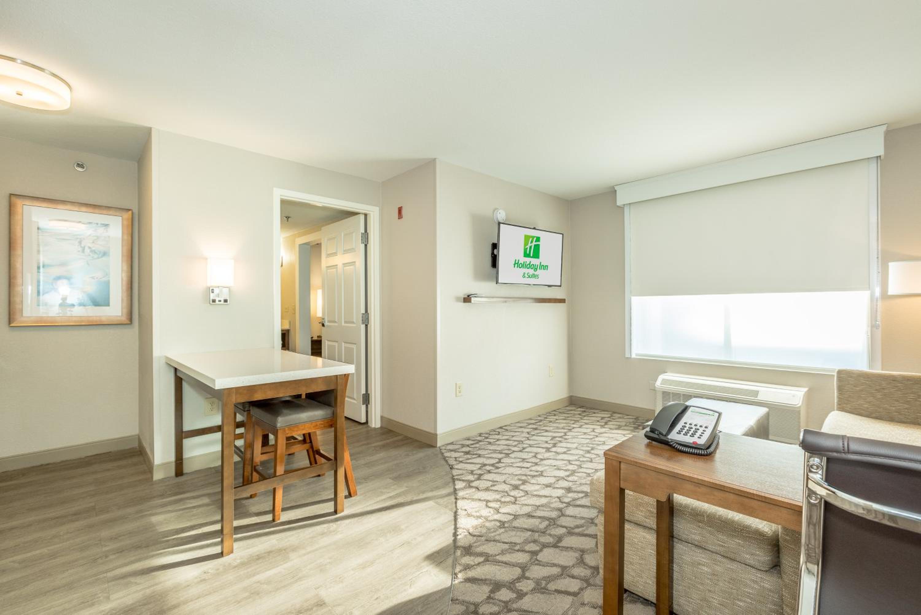 Double Suite - Non-Smoking photo 1