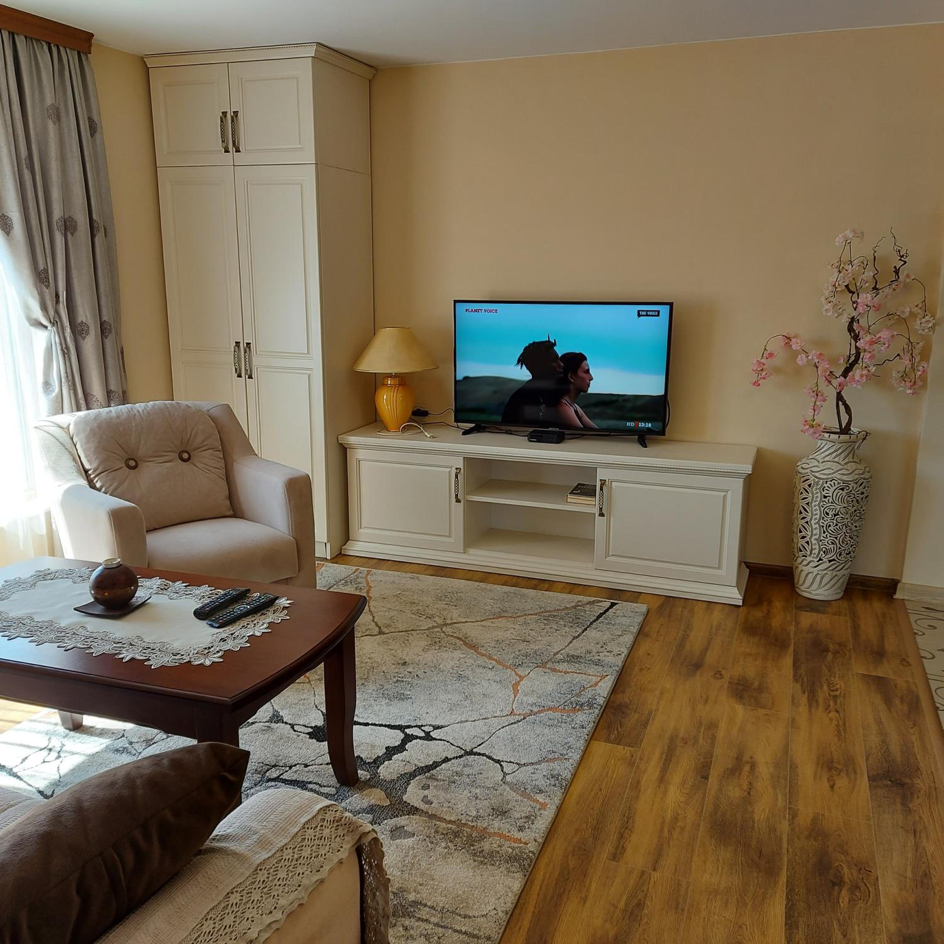 One-Bedroom Apartment - Photo 12