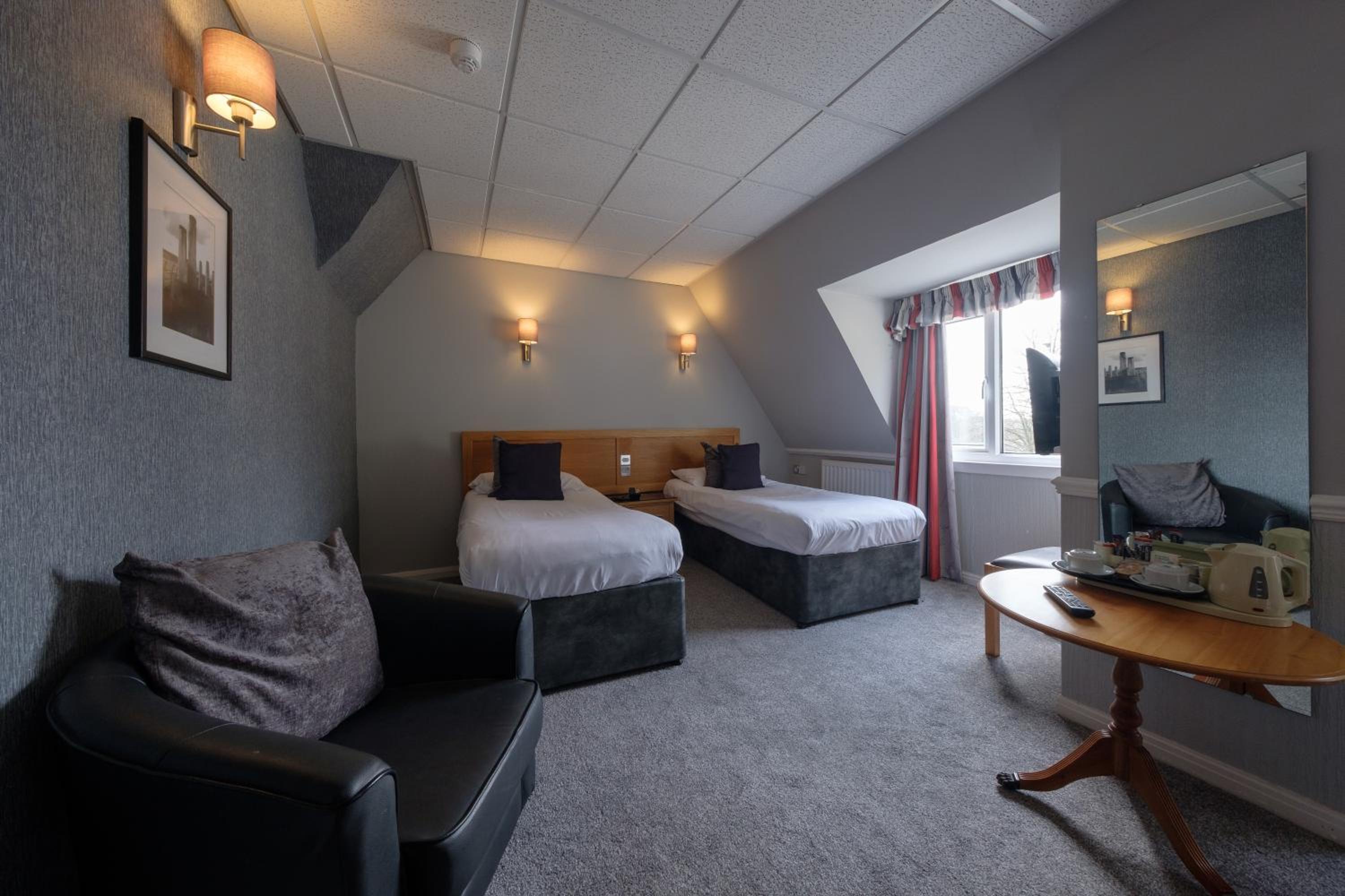 Standard Twin Room - Photo 3