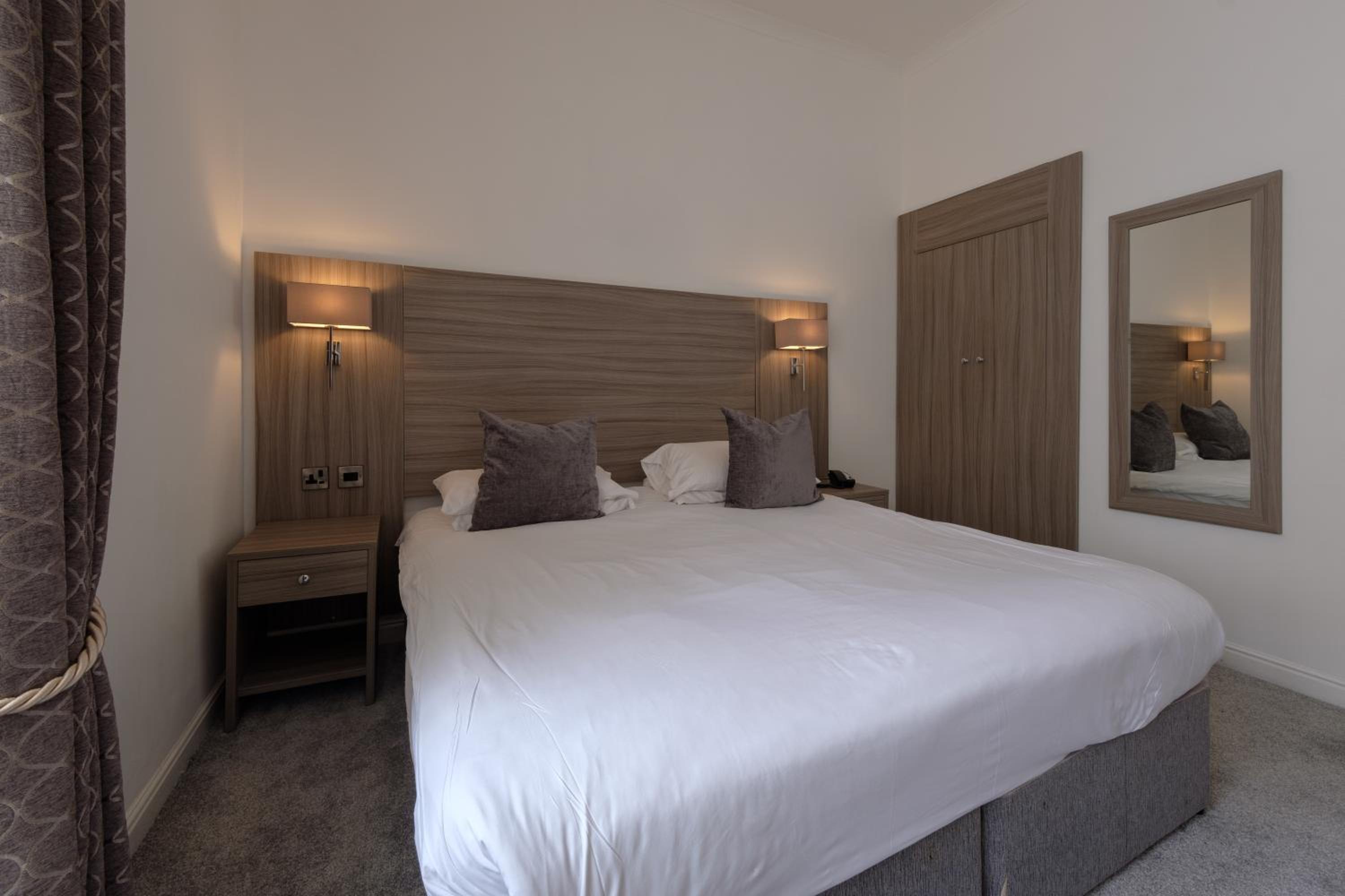 Standard Double Room - Photo 7