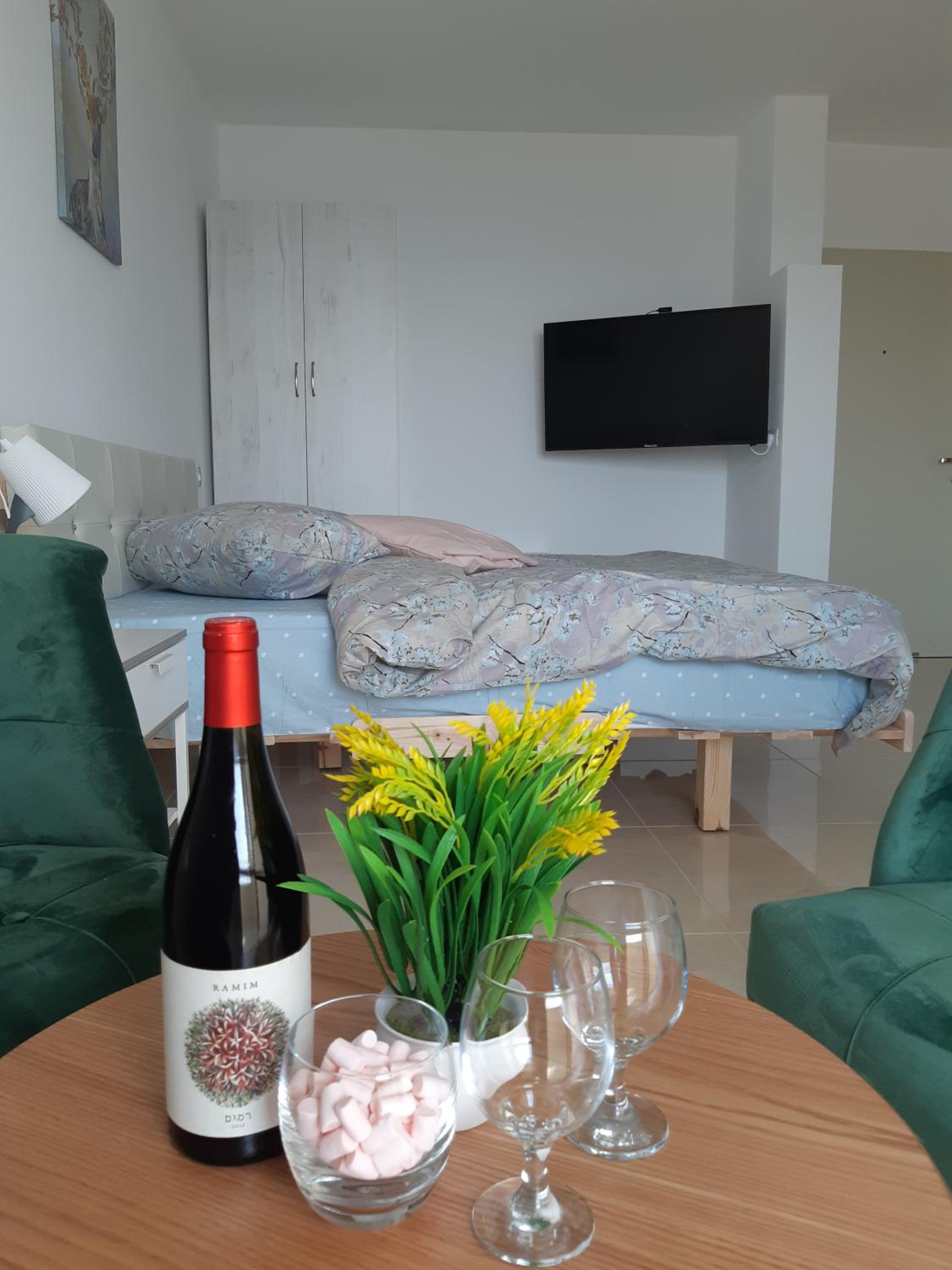 Deluxe Double Room with Balcony - Photo 14