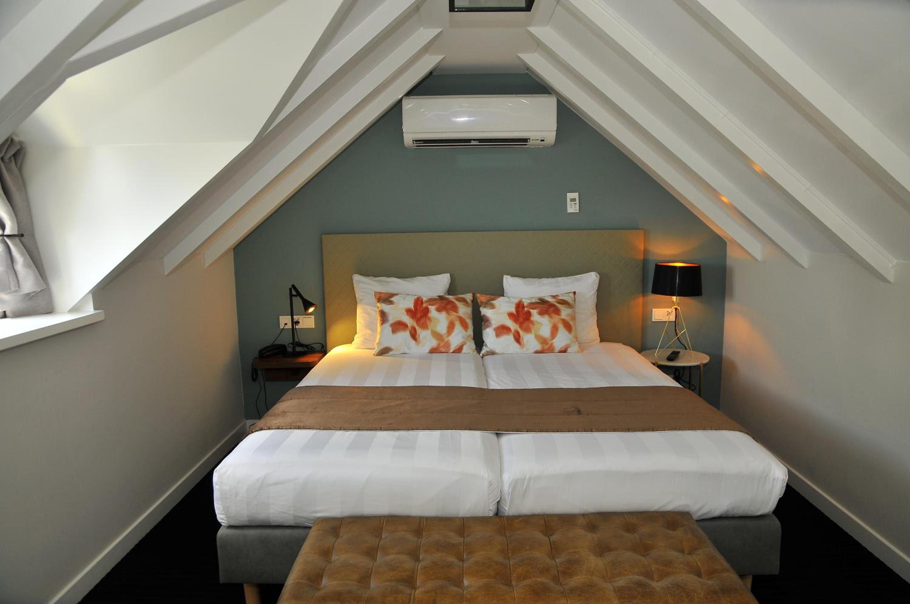 Suite with Two Single Beds and Sofa Bed - Photo 1