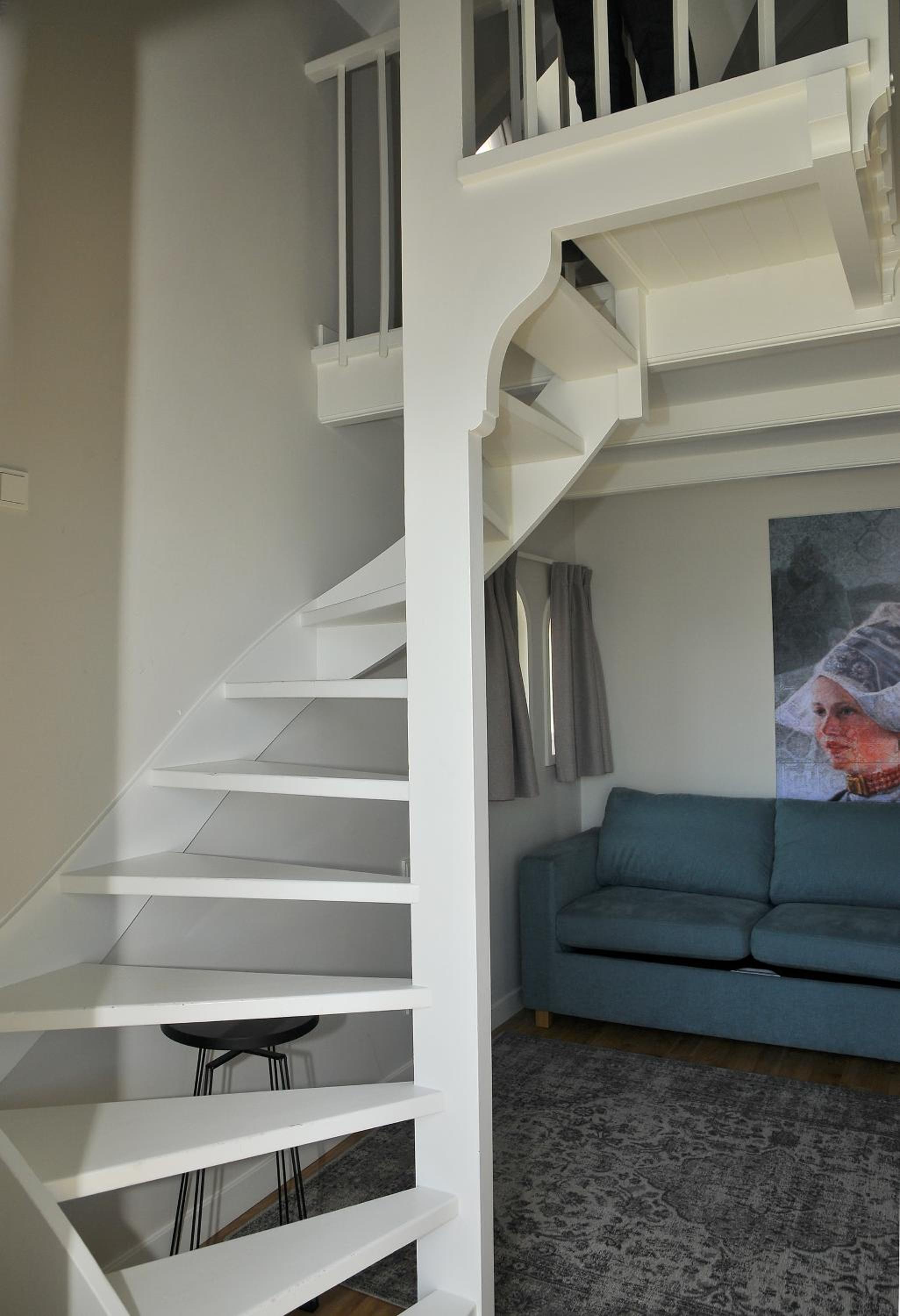 Suite with Two Single Beds and Sofa Bed - Photo 5