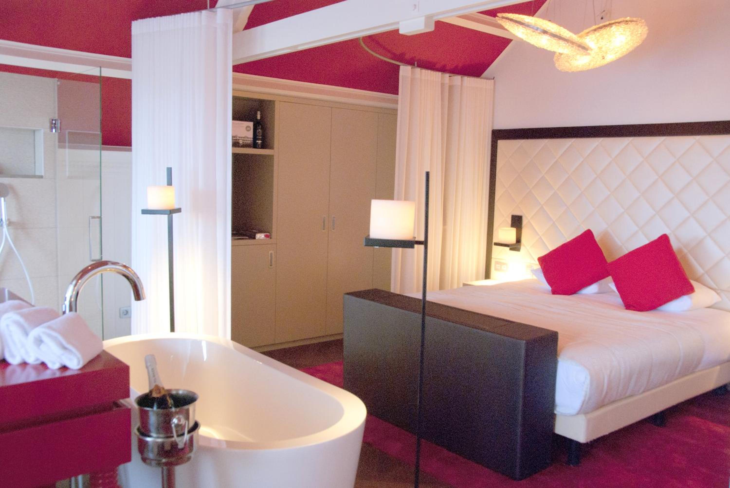 Suite with Double Bed and Shower
