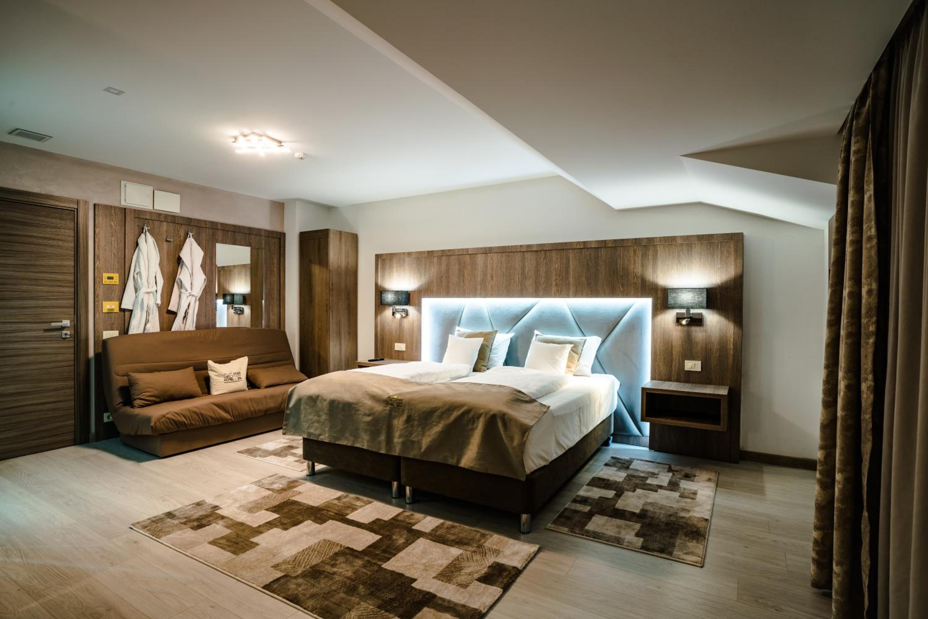 Standard Double or Twin Room with Balcony - Photo 2