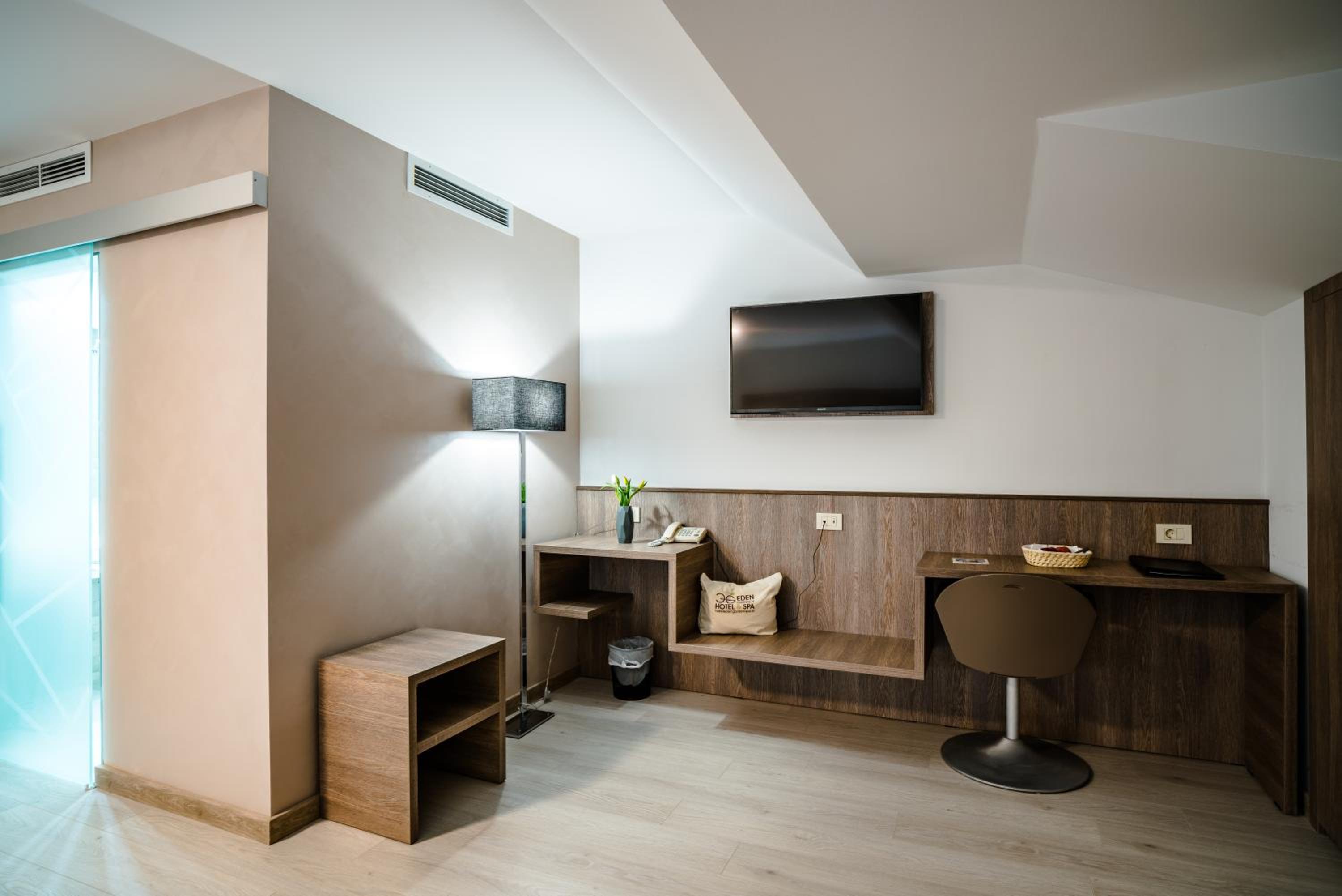 Standard Double or Twin Room with Balcony - Photo 1
