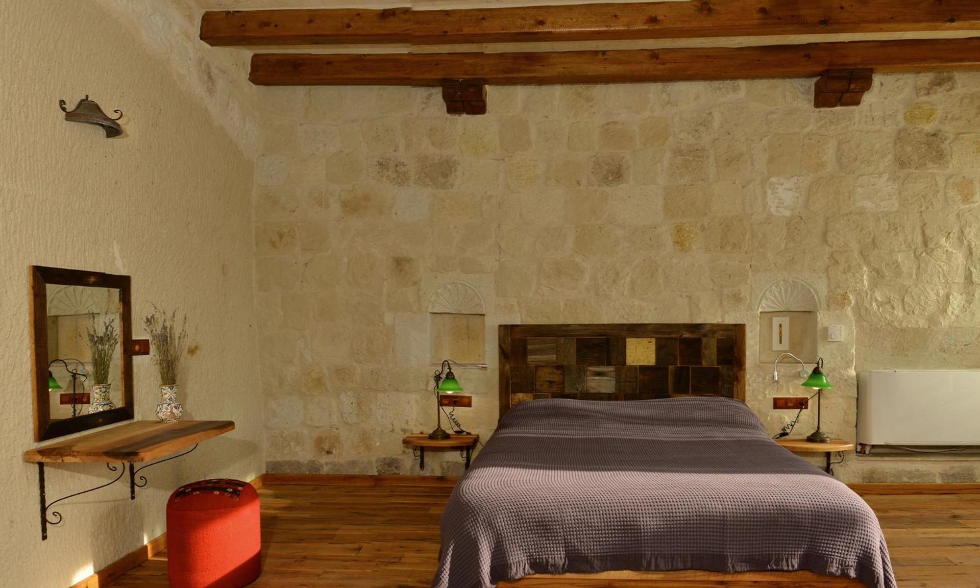 Deluxe Suite with Spa Bath - Photo 5