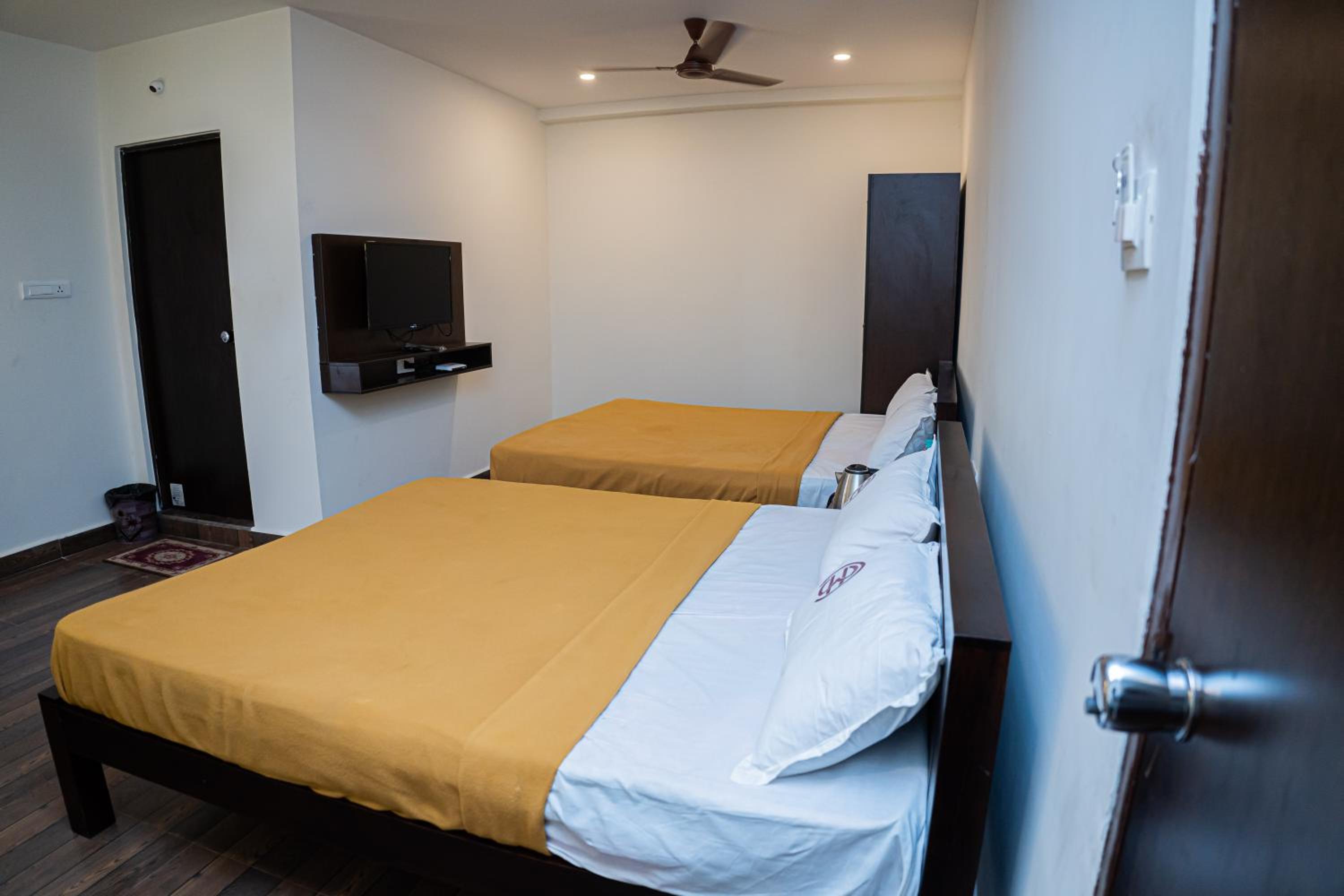 Deluxe Quadruple Room - Photo 1