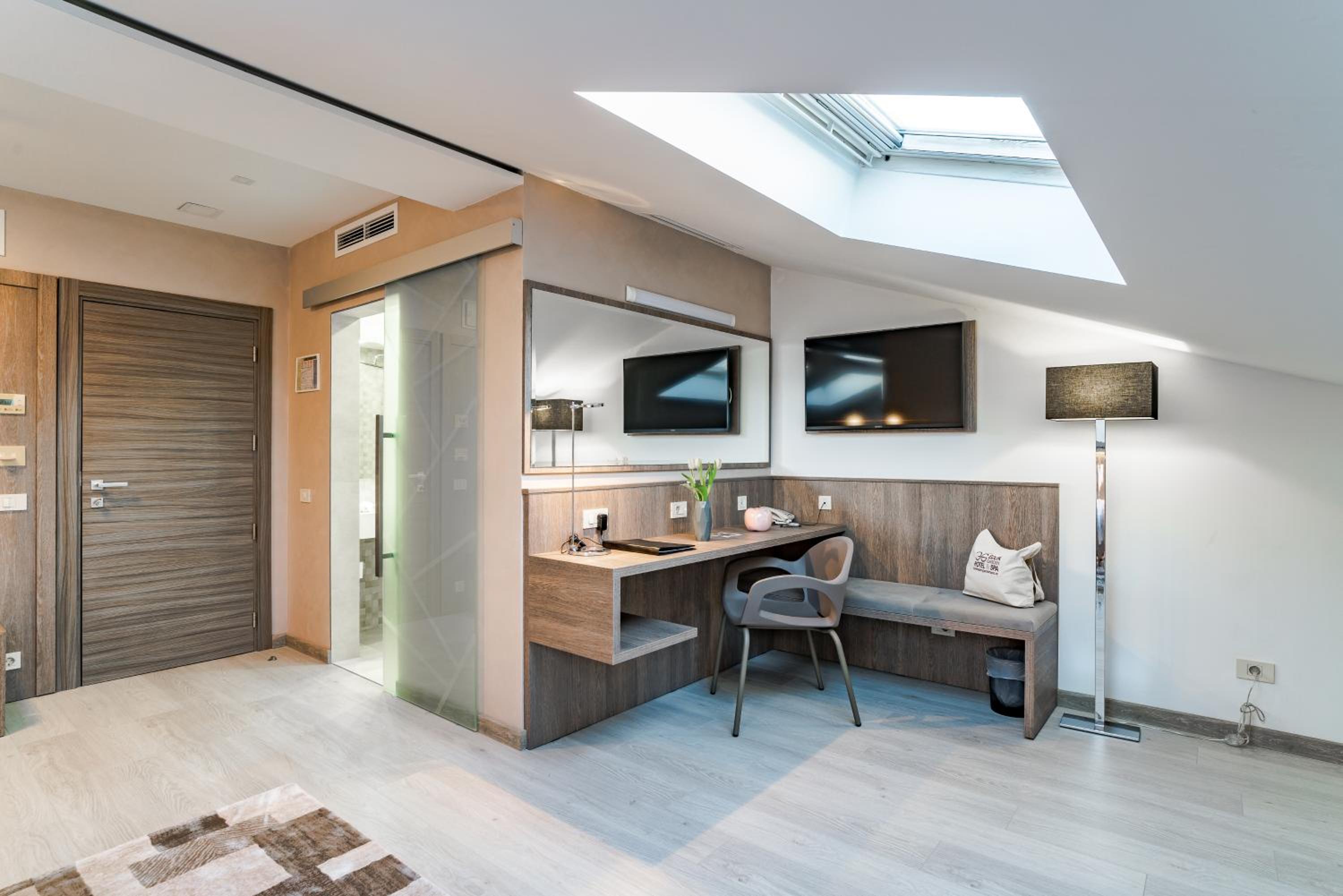 Standard Double or Twin Room - Photo 3