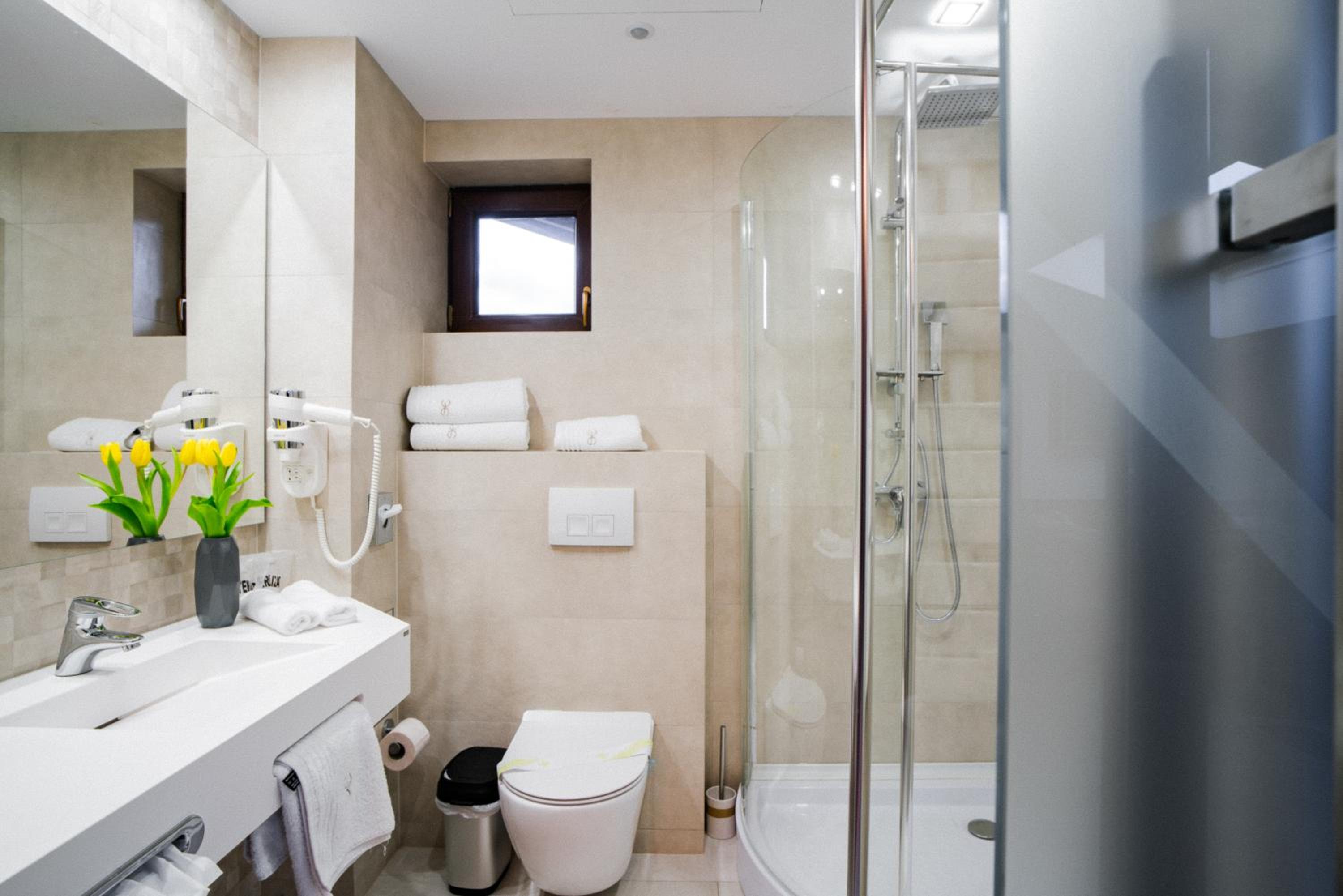 Standard Double or Twin Room - Photo 2
