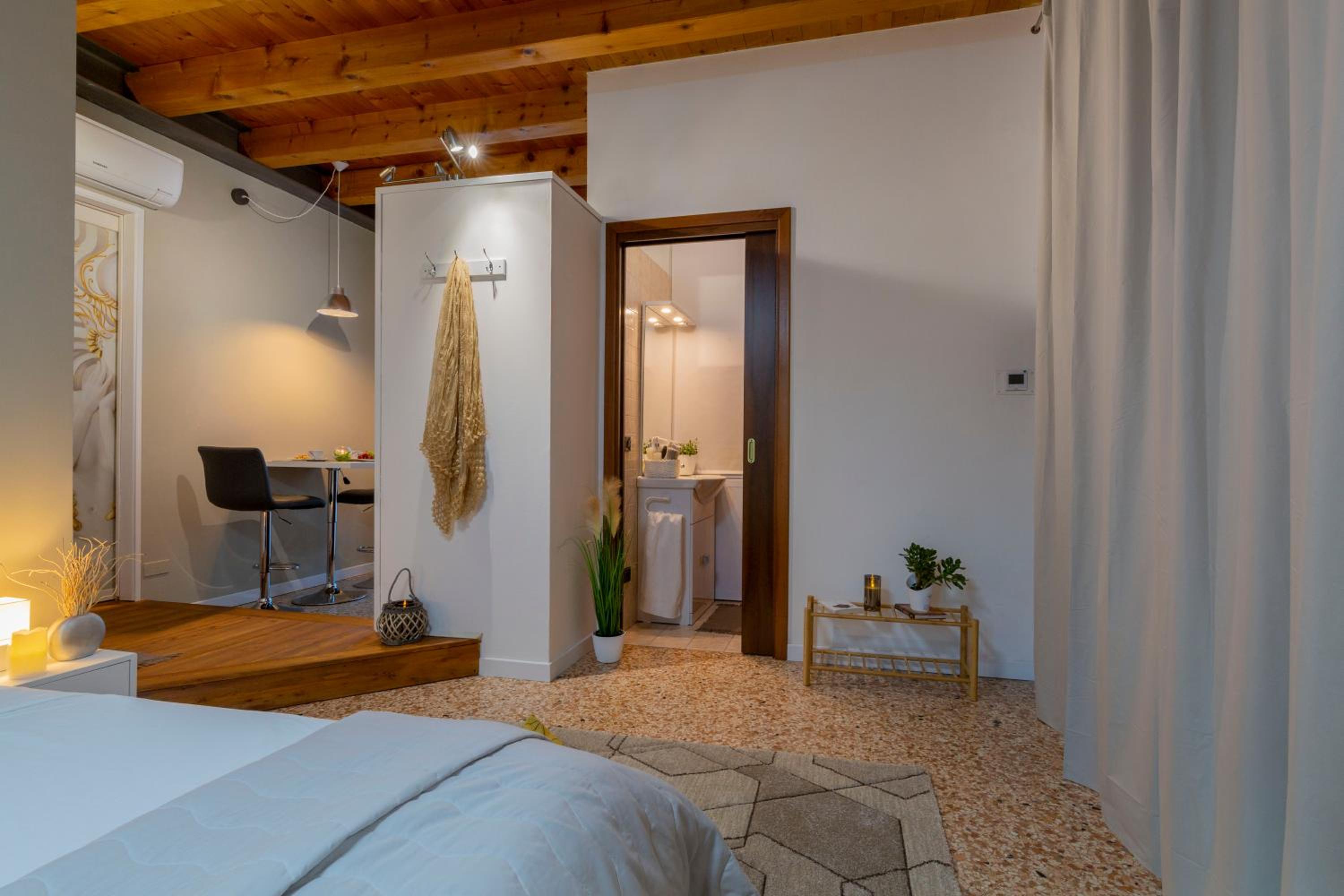 One-Bedroom Apartment - Photo 12