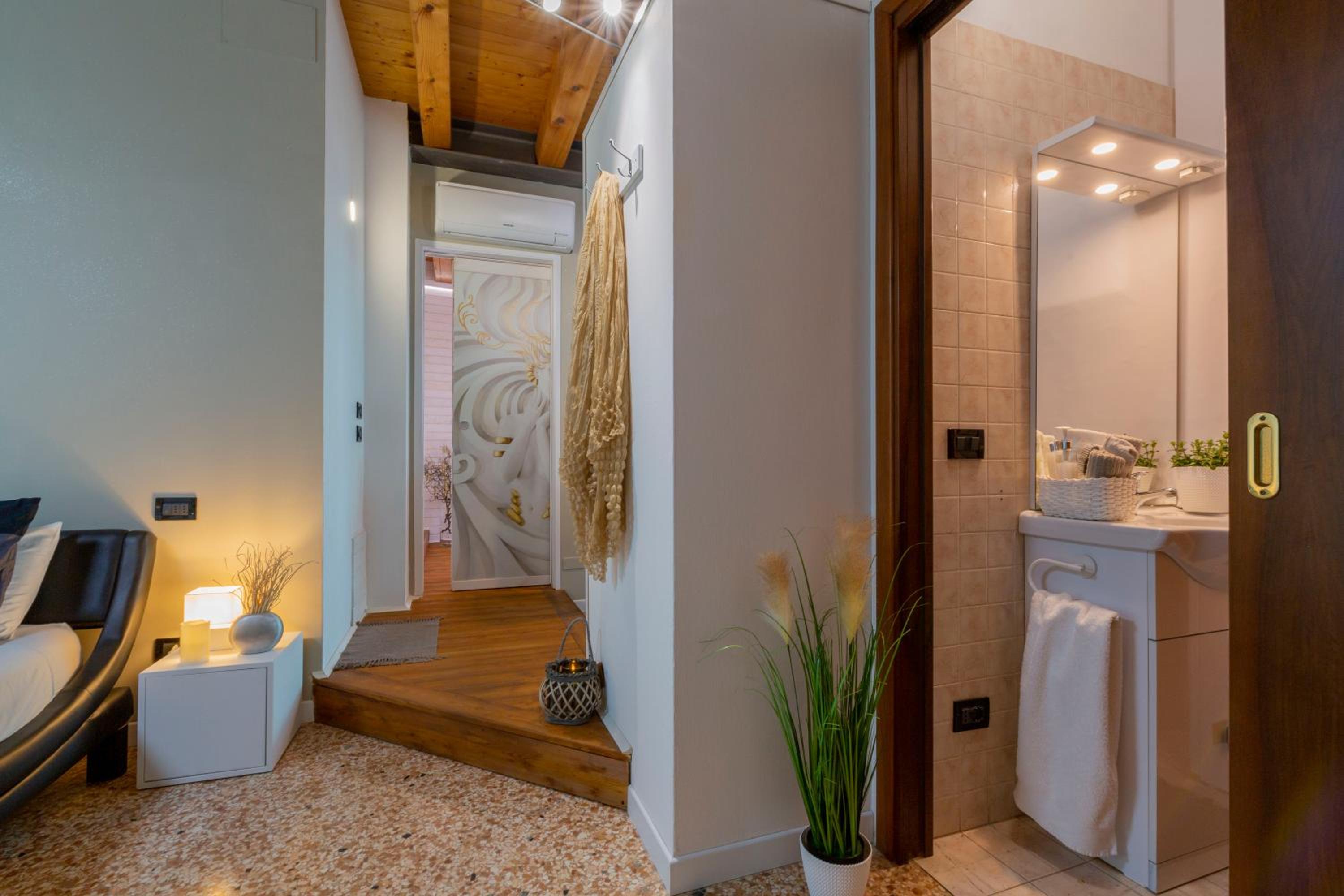 One-Bedroom Apartment - Photo 11