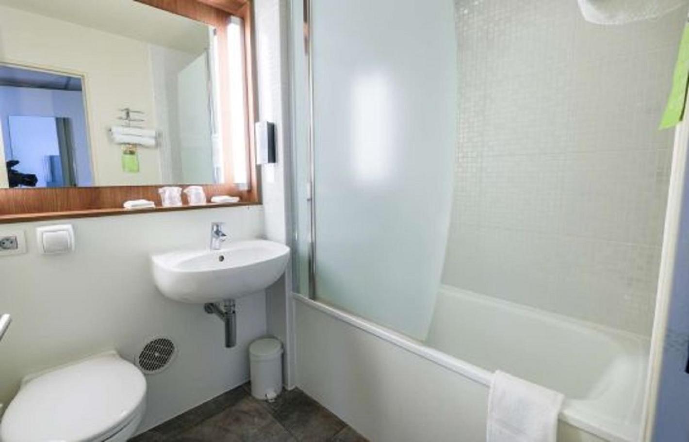 Standard Twin Room - Photo 6