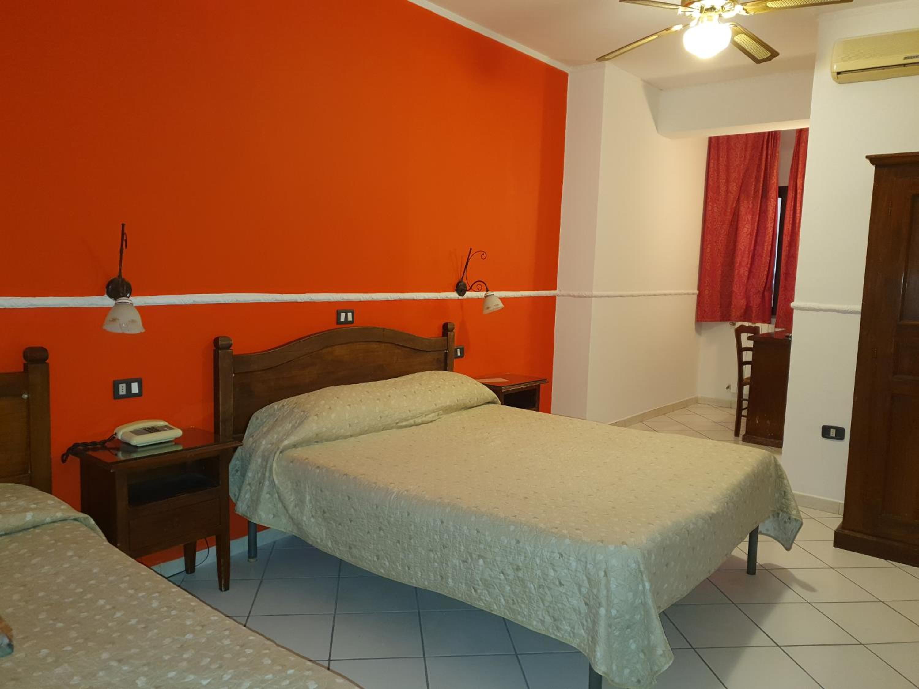 Double Room - Photo 20