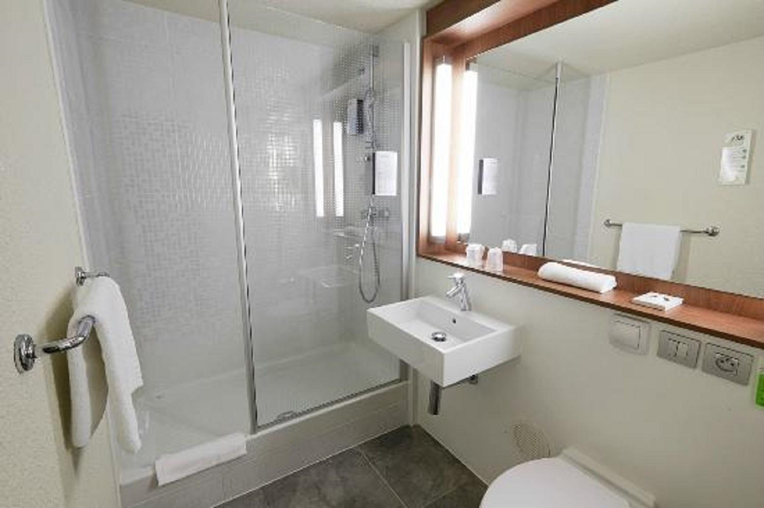 Standard Twin Room with One Single Bed - Up to Ten Years - Photo 4