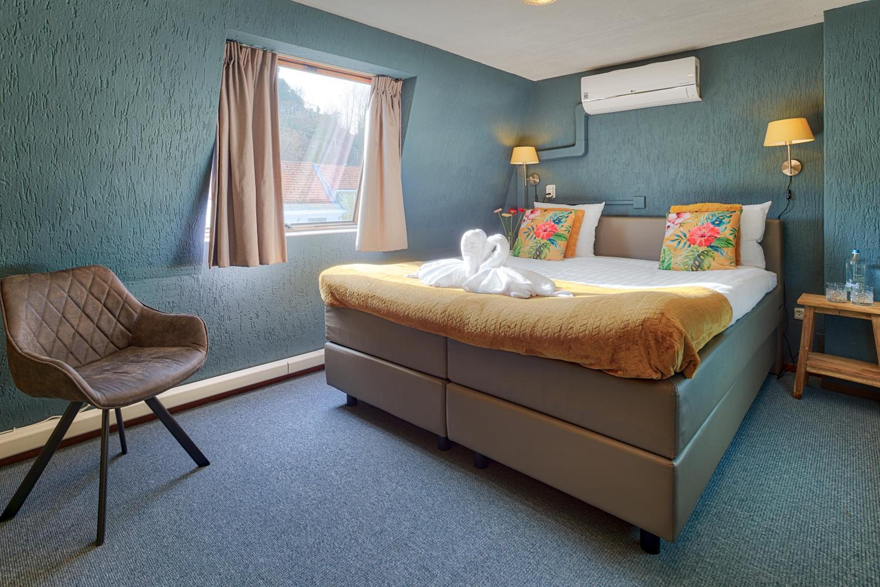Standard King Room - Photo 3