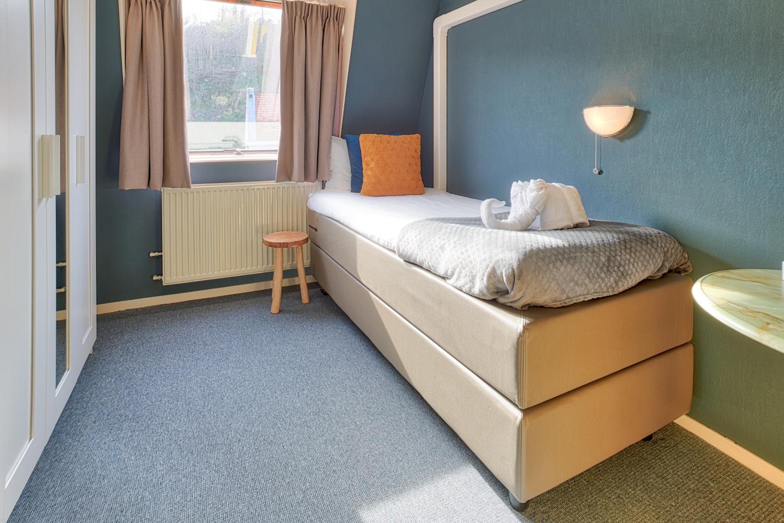 Standard King Room - Photo 2