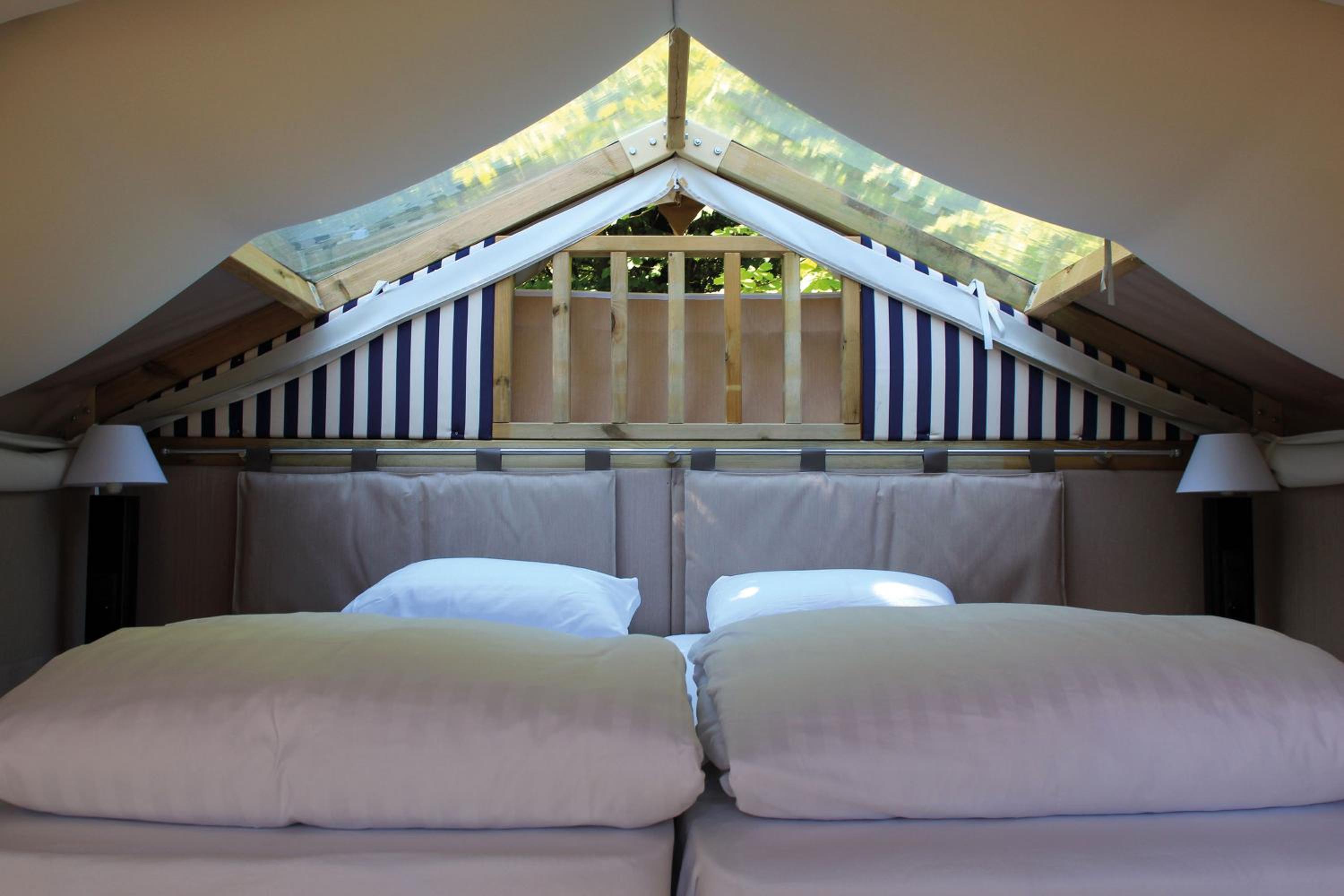 Tent Split Level