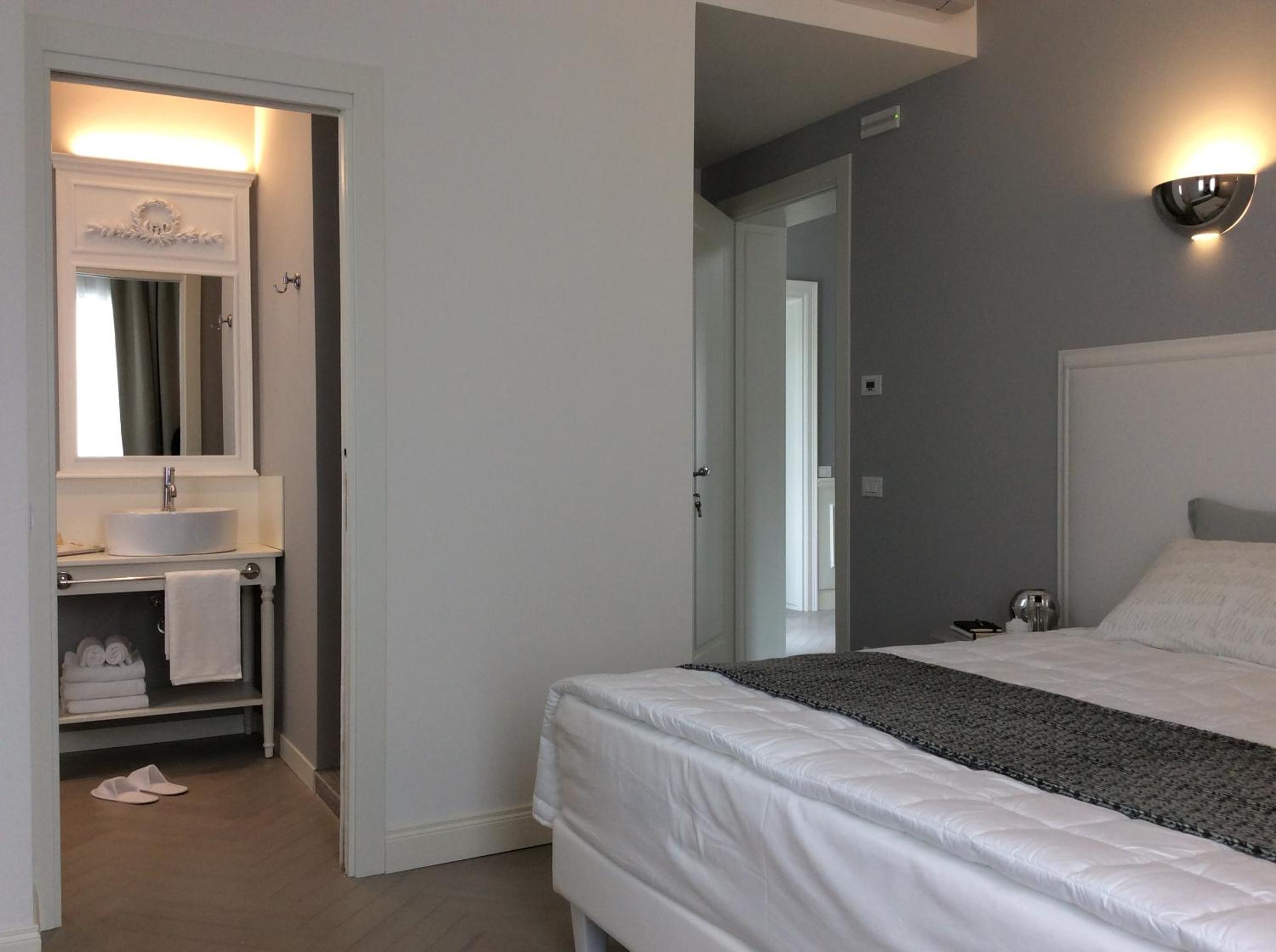 Double or Twin Room - Photo 5