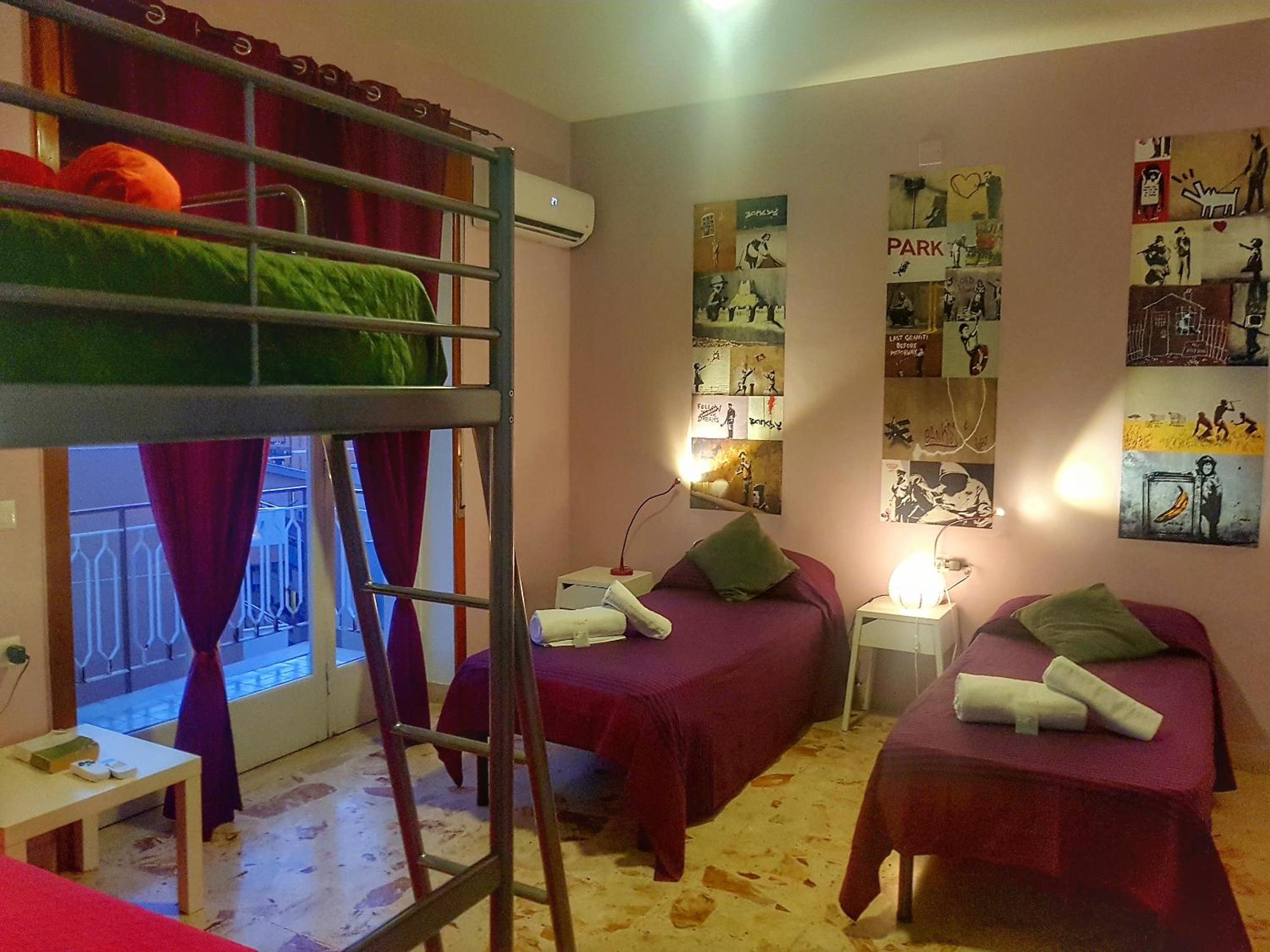 Single Bed in Mixed Dormitory Room