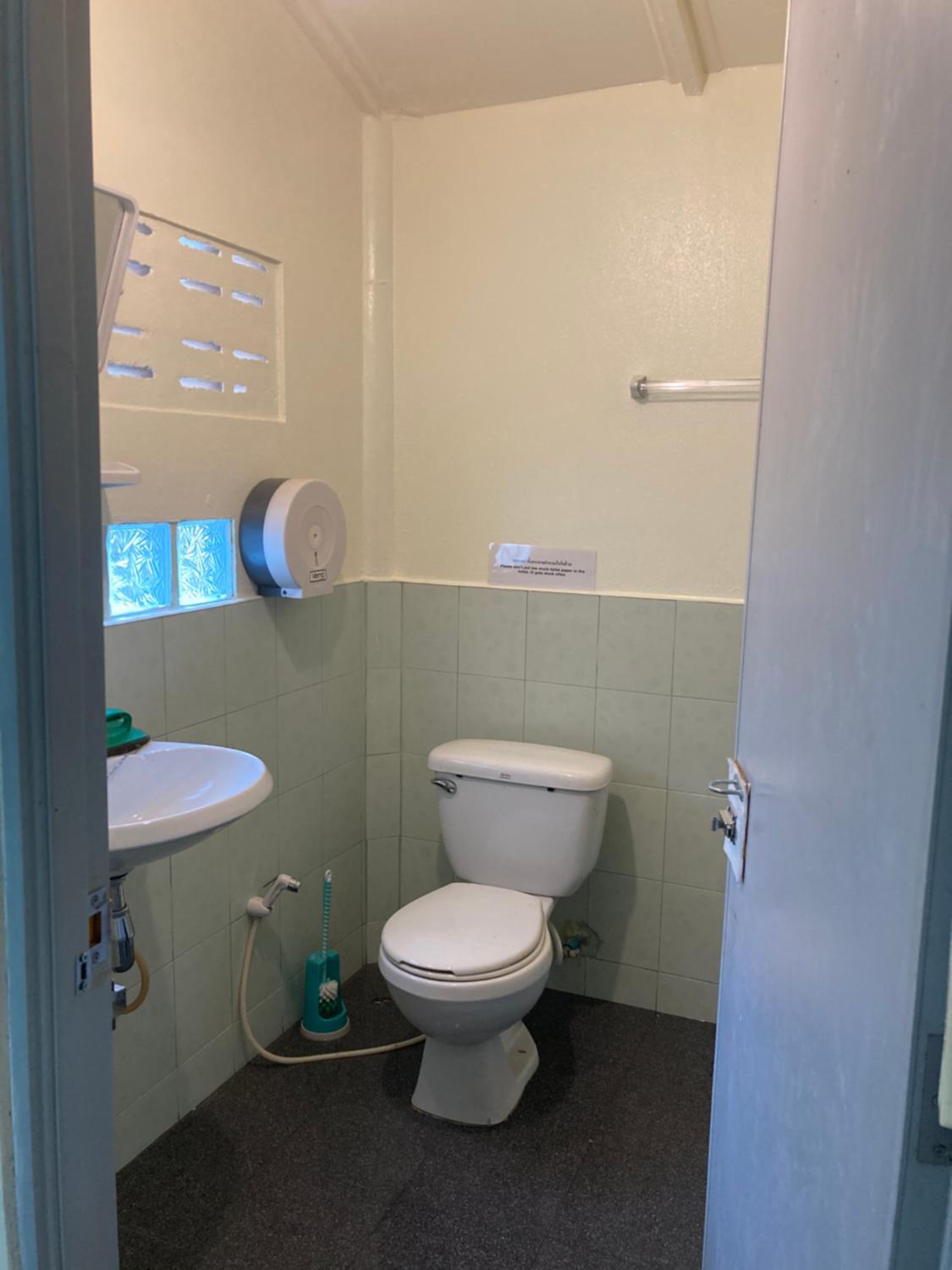 Double Room with Balcony - Photo 8