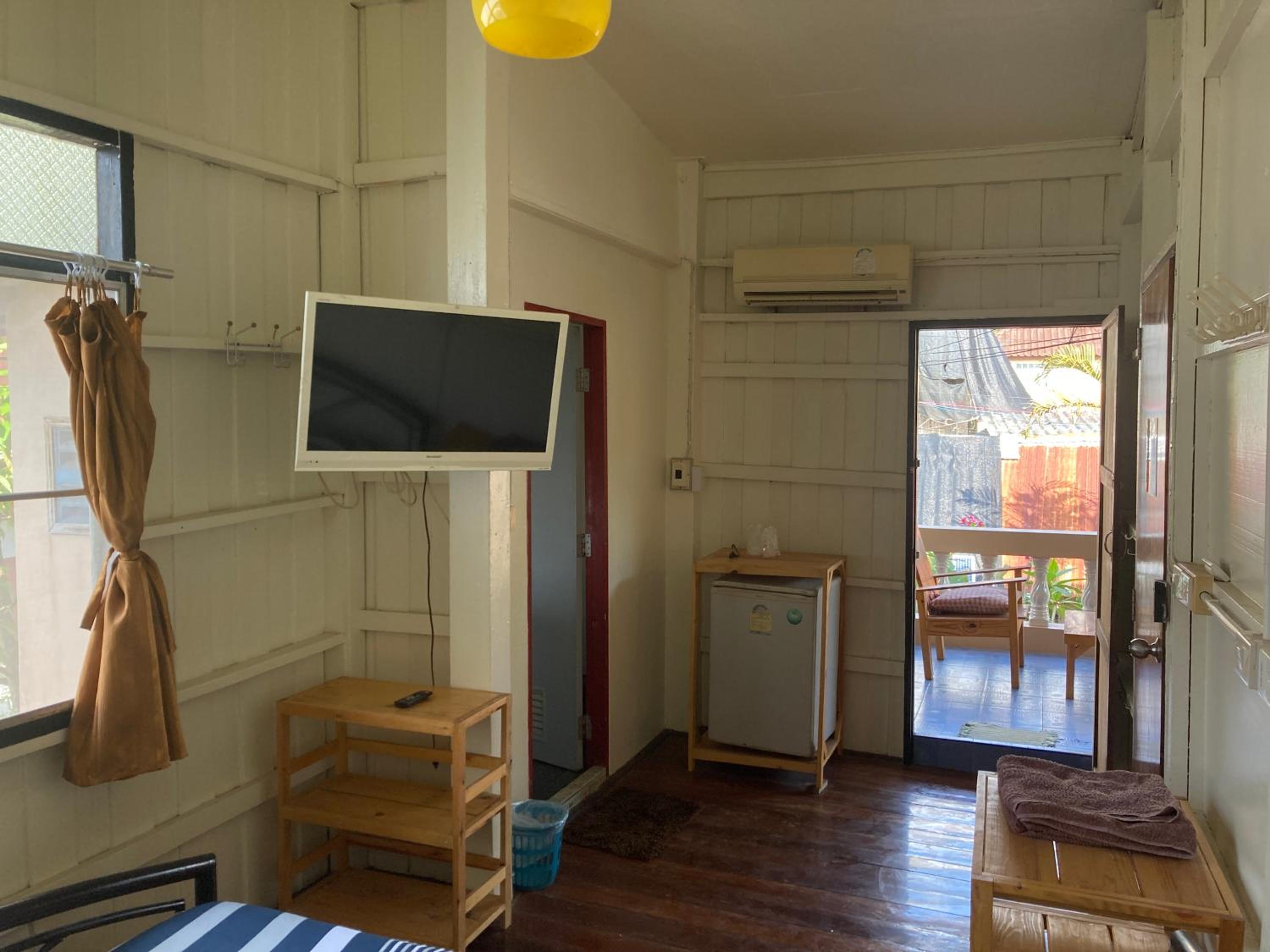 Double Room with Balcony - Photo 9