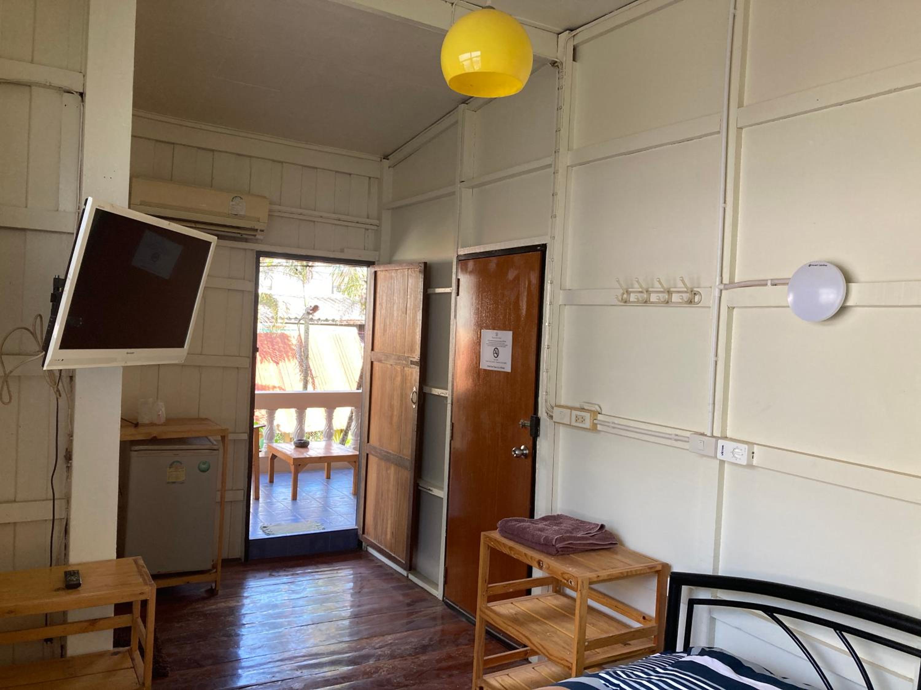 Double Room with Balcony - Photo 3