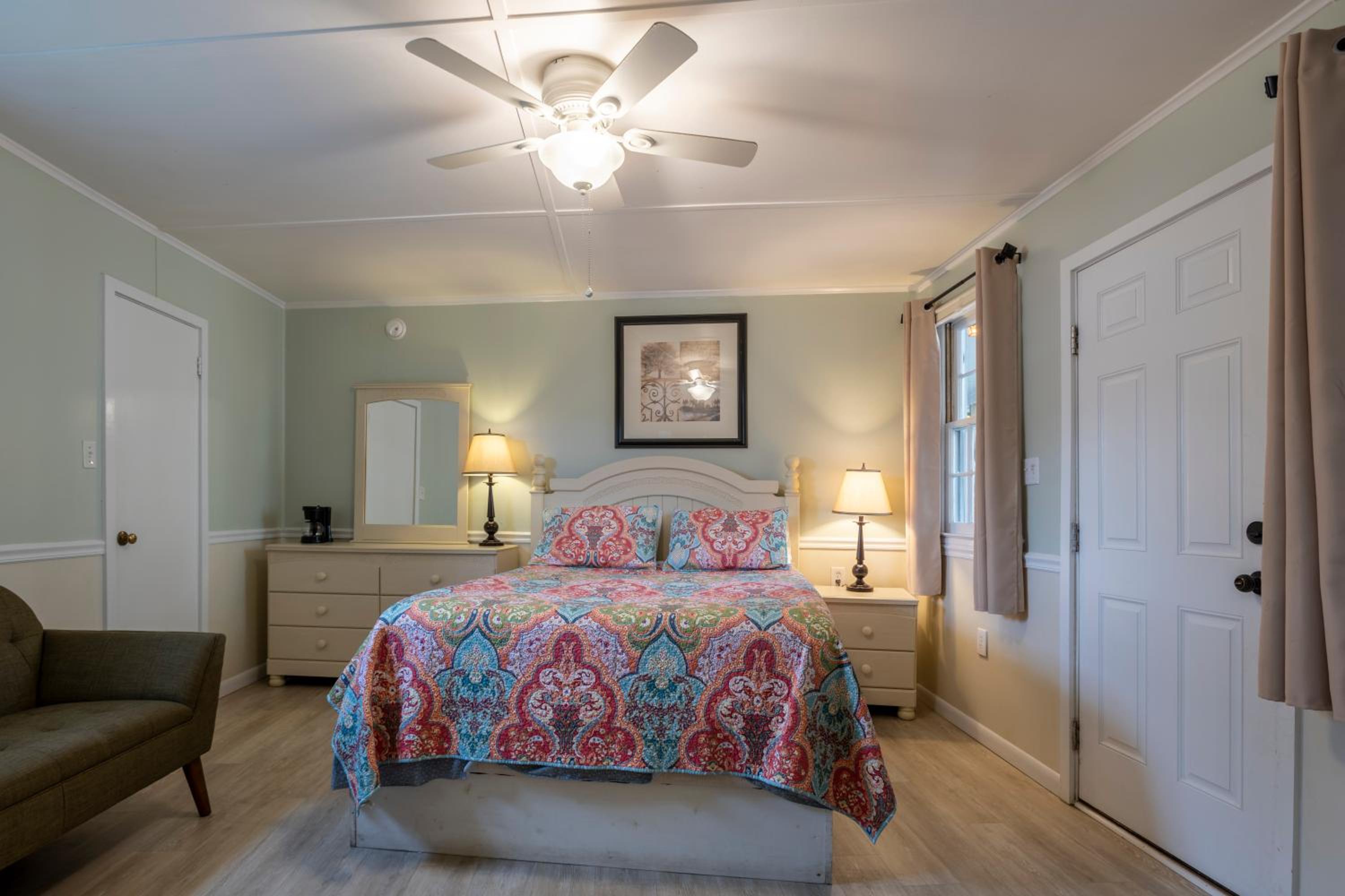 Deluxe Double Room (1 adult + 2 children)