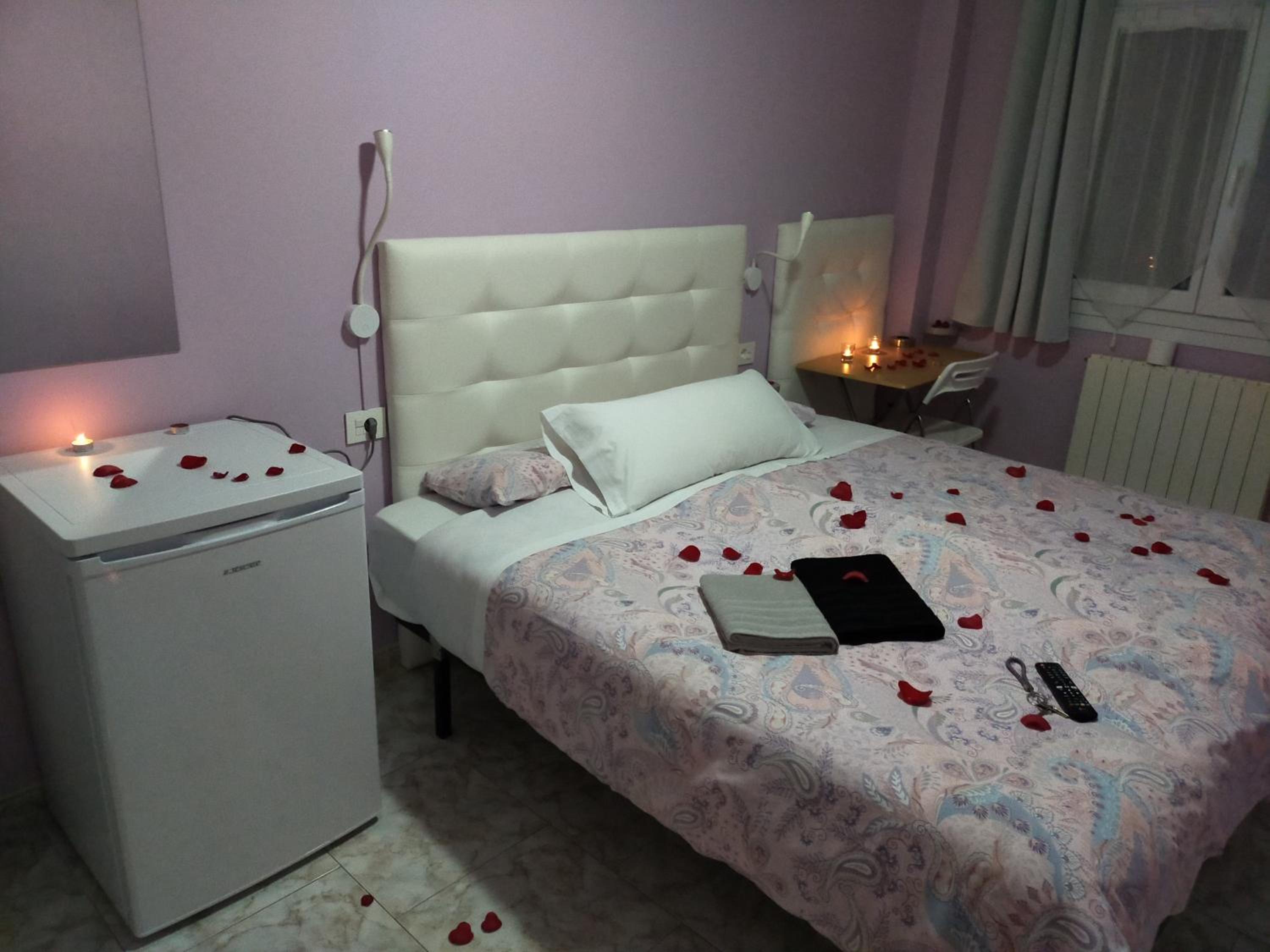 Economy Triple Room With Shared Bathroom photo 2