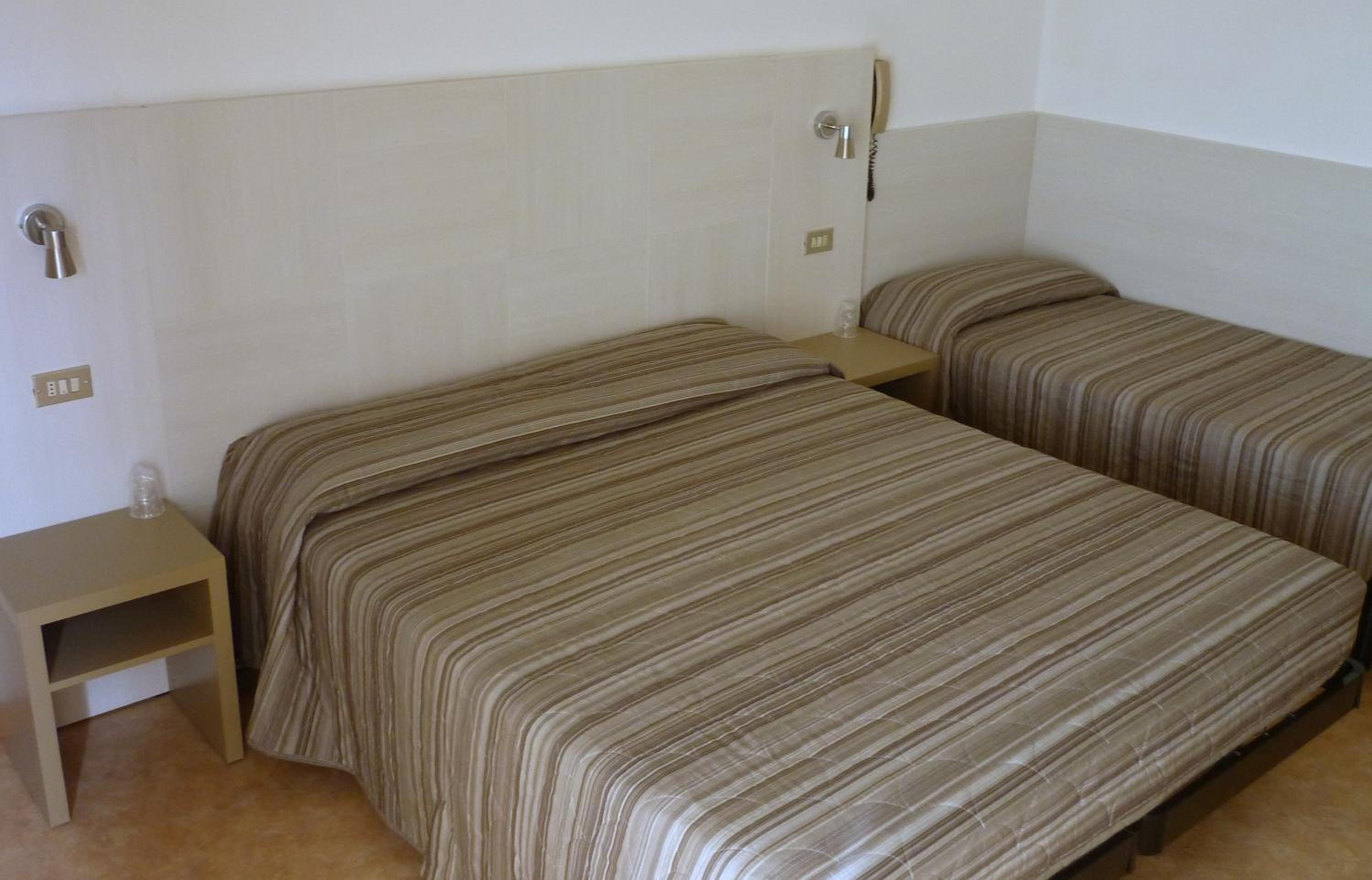 Triple Room with Balcony - Photo 5