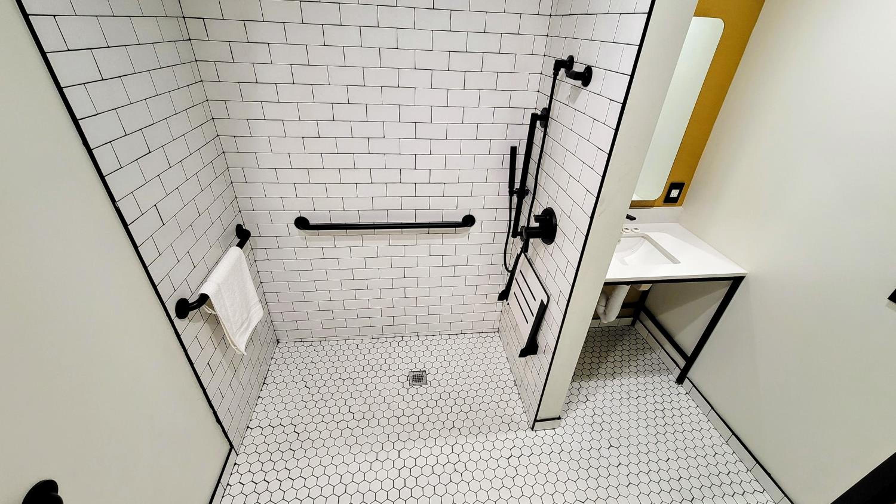 King Room - Disability Access - Photo 3