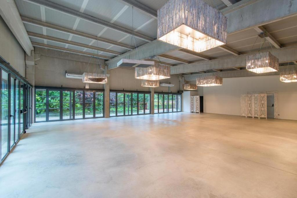 Seven-Bedroom House photo 3