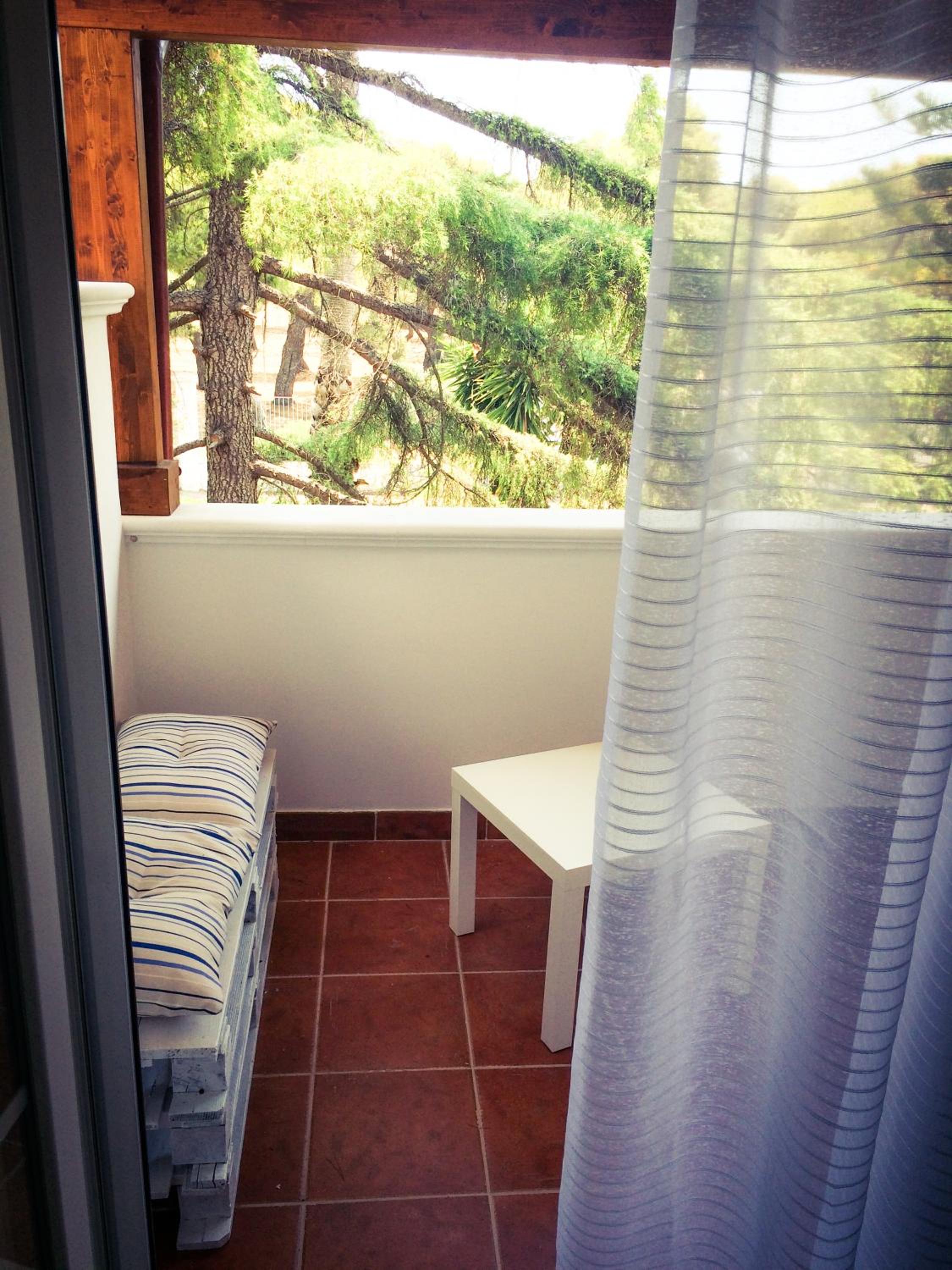 Double Room with Private Bathroom - Photo 2