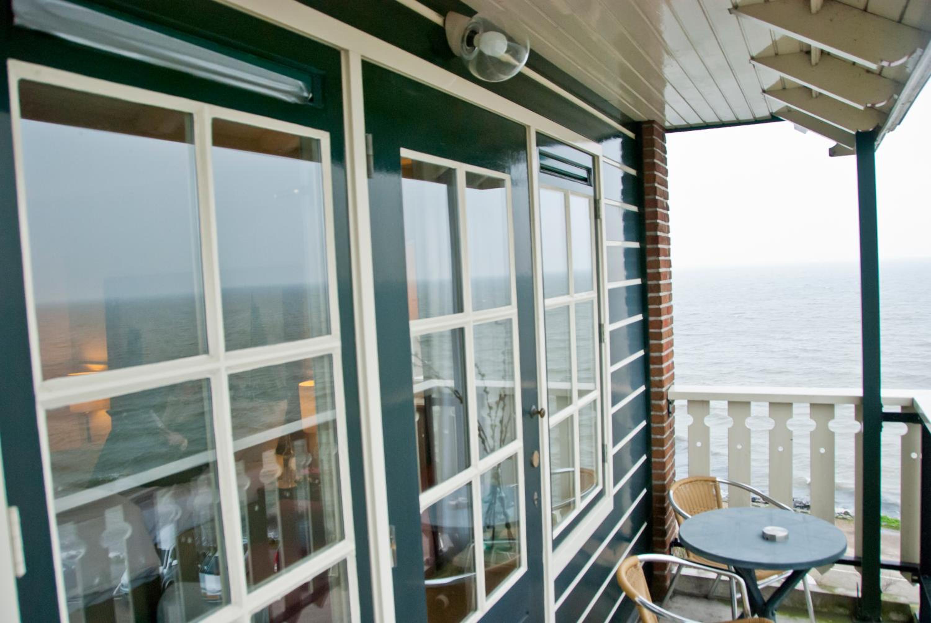 Superior Twin Room with Lake View - Photo 2