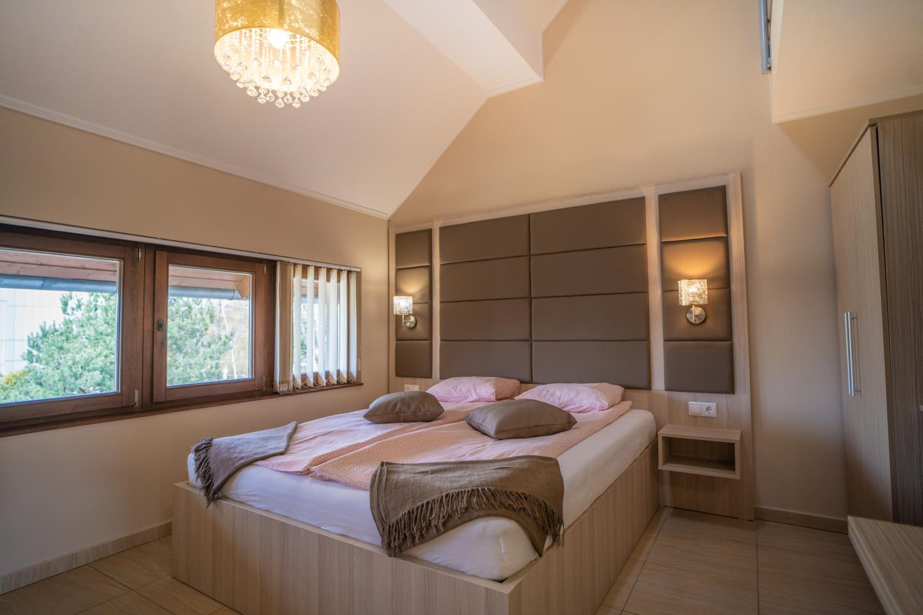 Deluxe Studio (4 Adults) - Photo 1