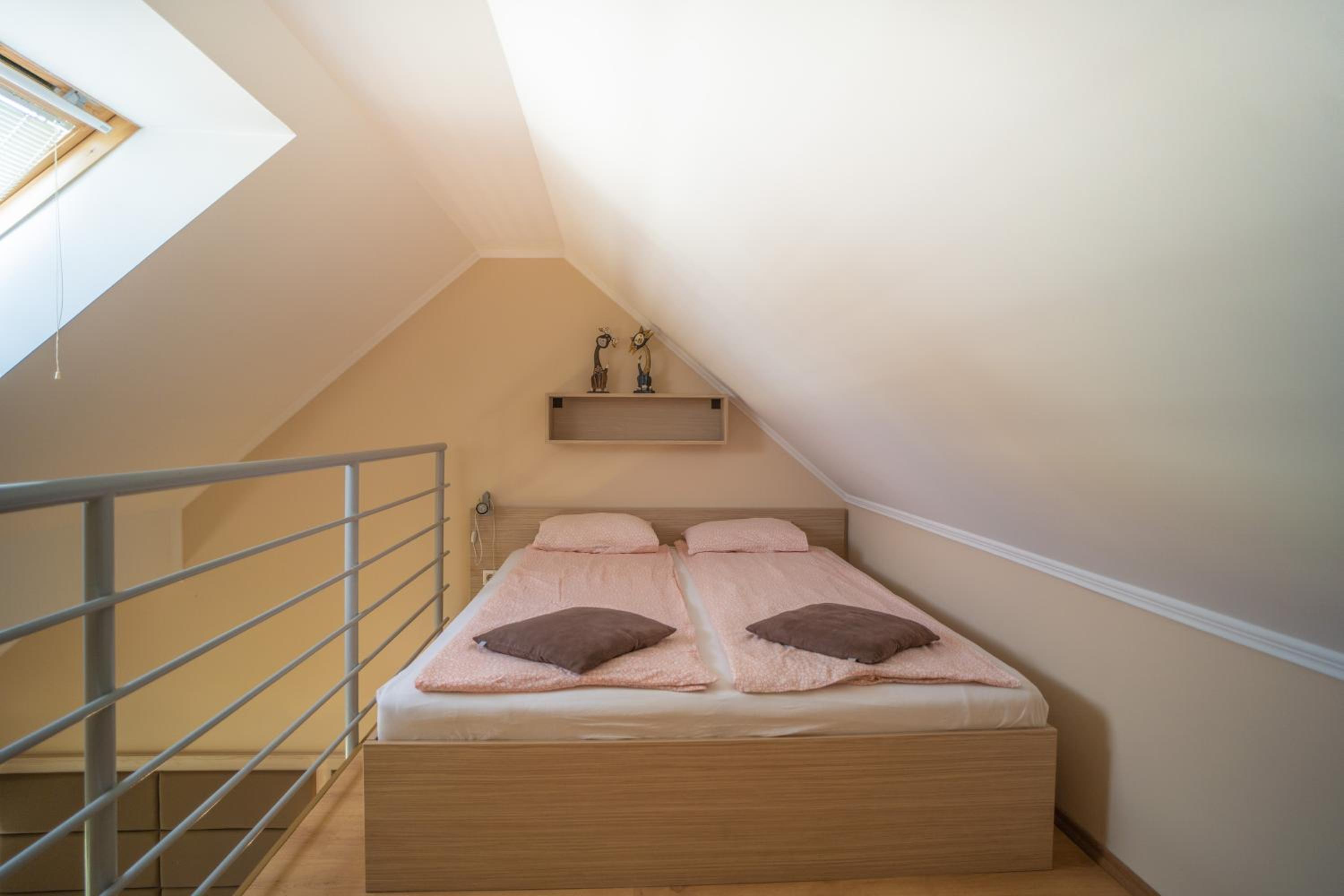Deluxe Studio (4 Adults) - Photo 4